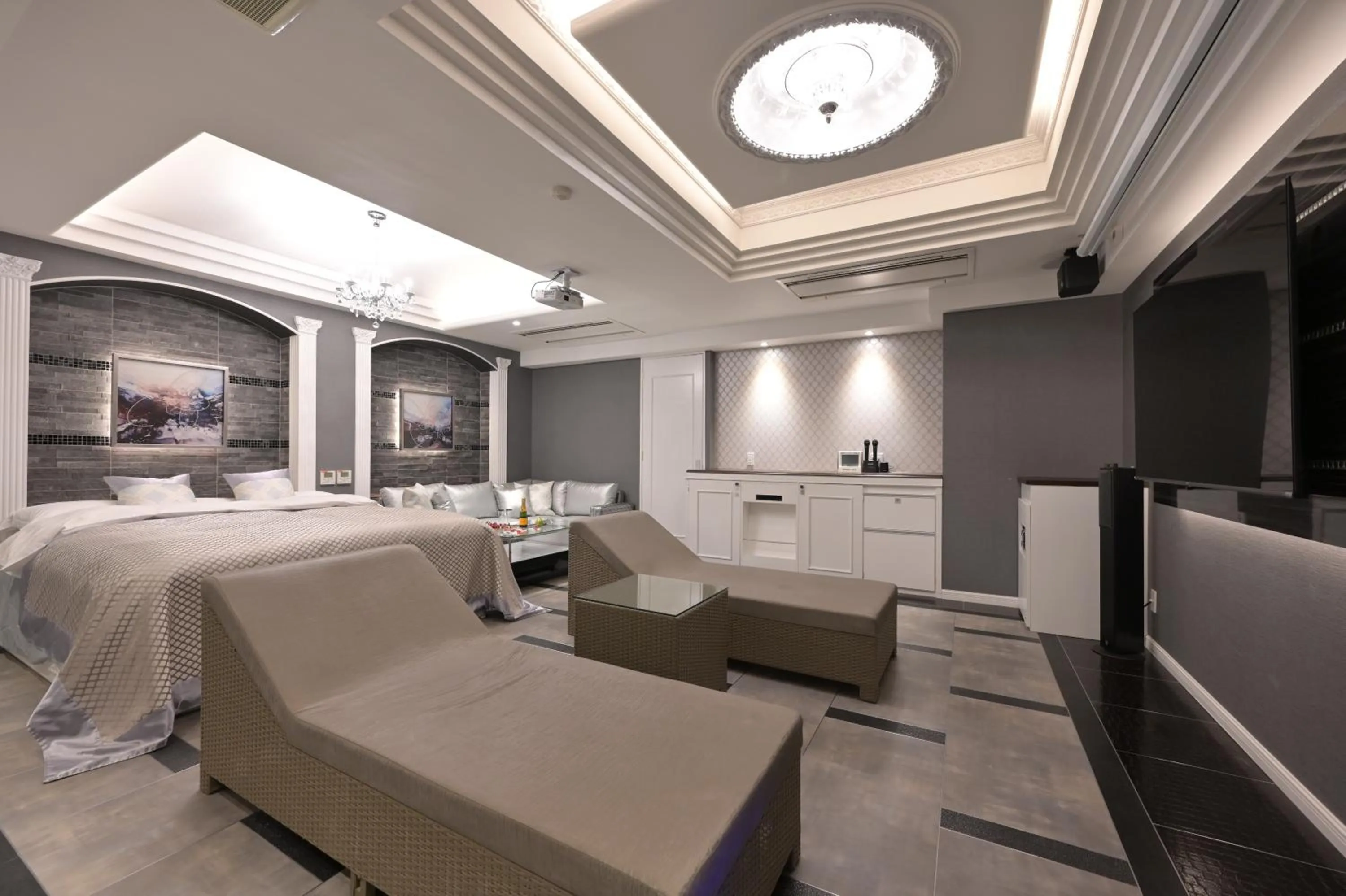 Bed in Hotel Crystal Gate Nagoya - Couple Hotel