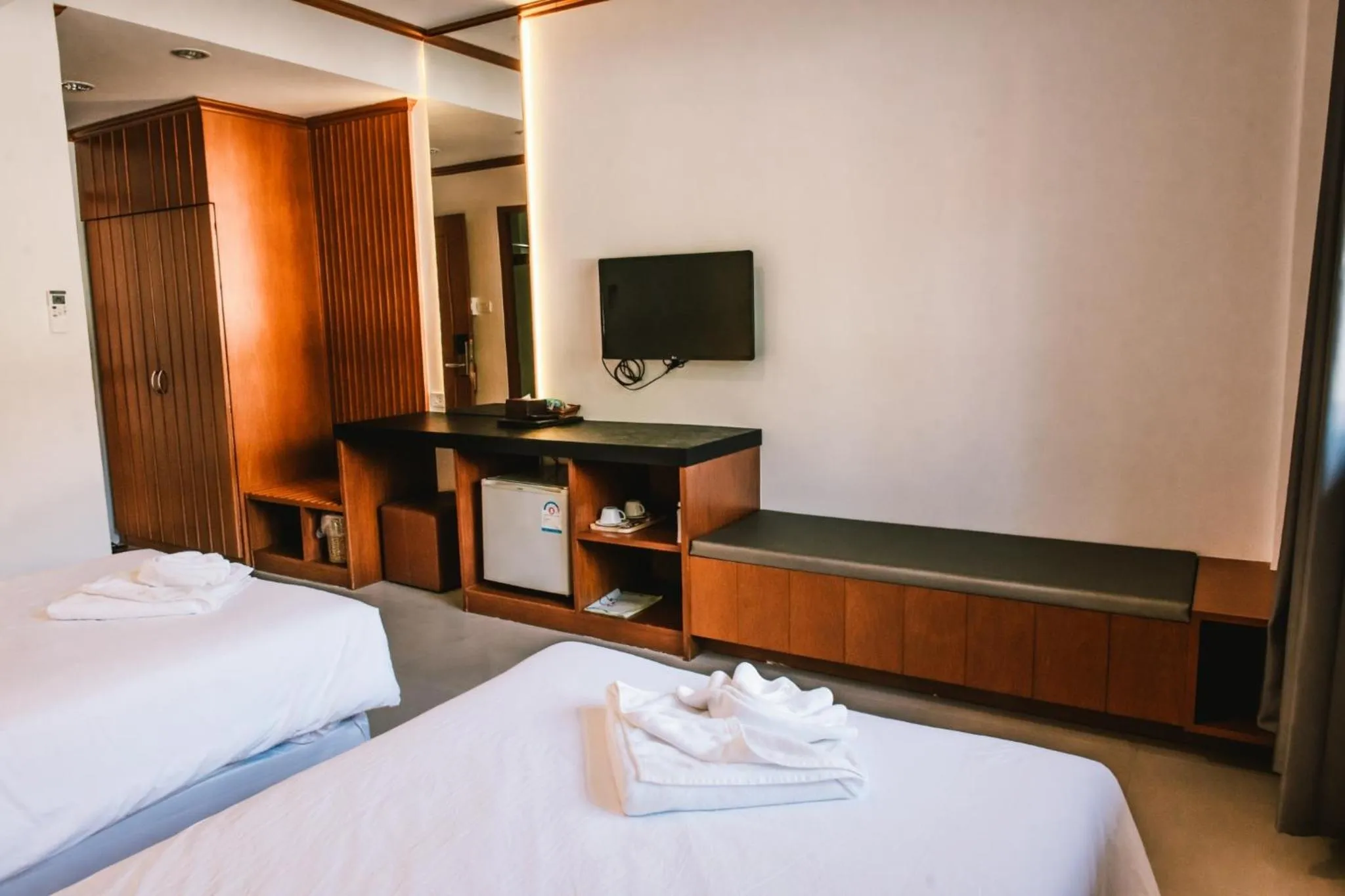 hair dresser, Bed in President Hotel Udonthani