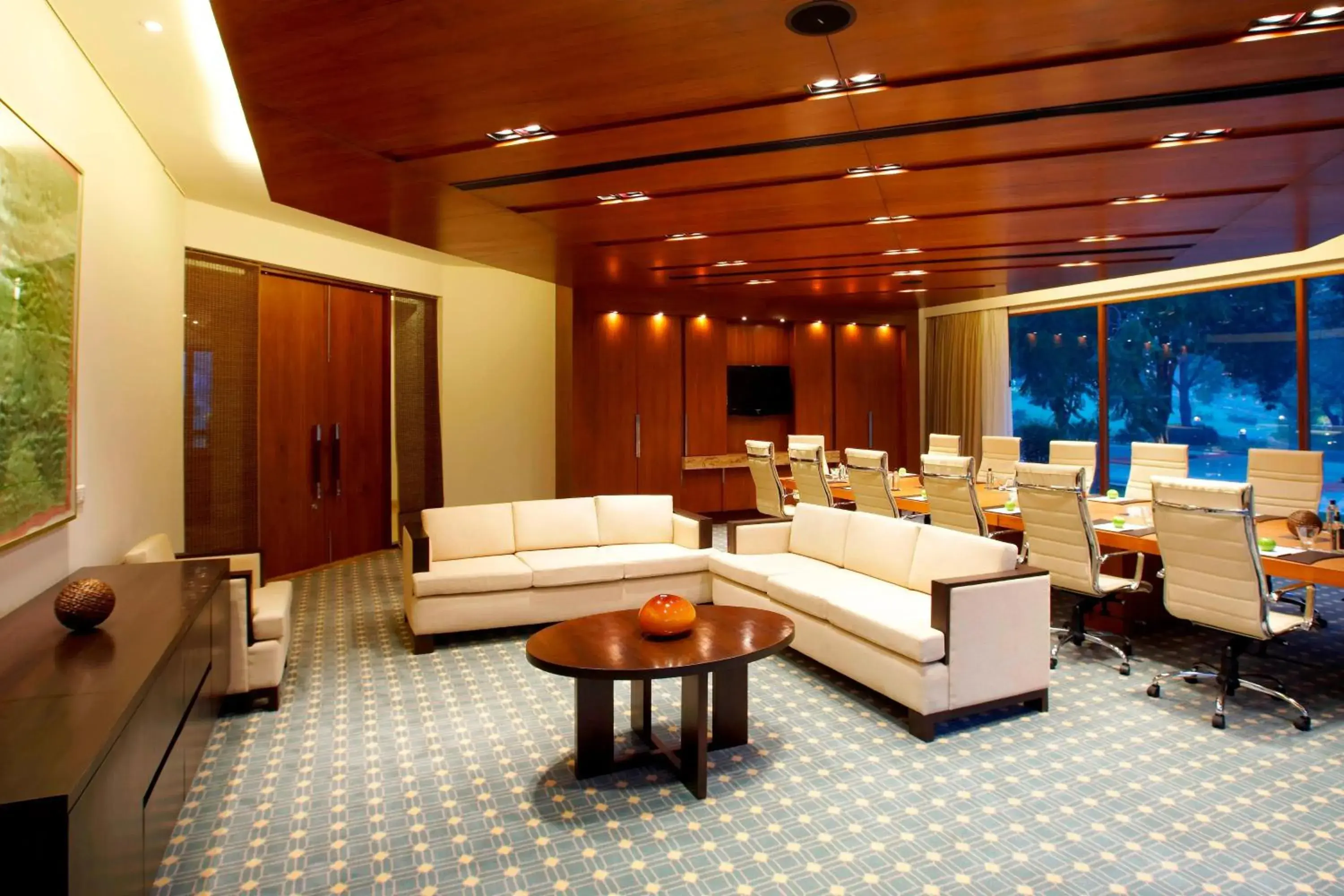 Lounge or bar in The Westin Sohna Resort & Spa