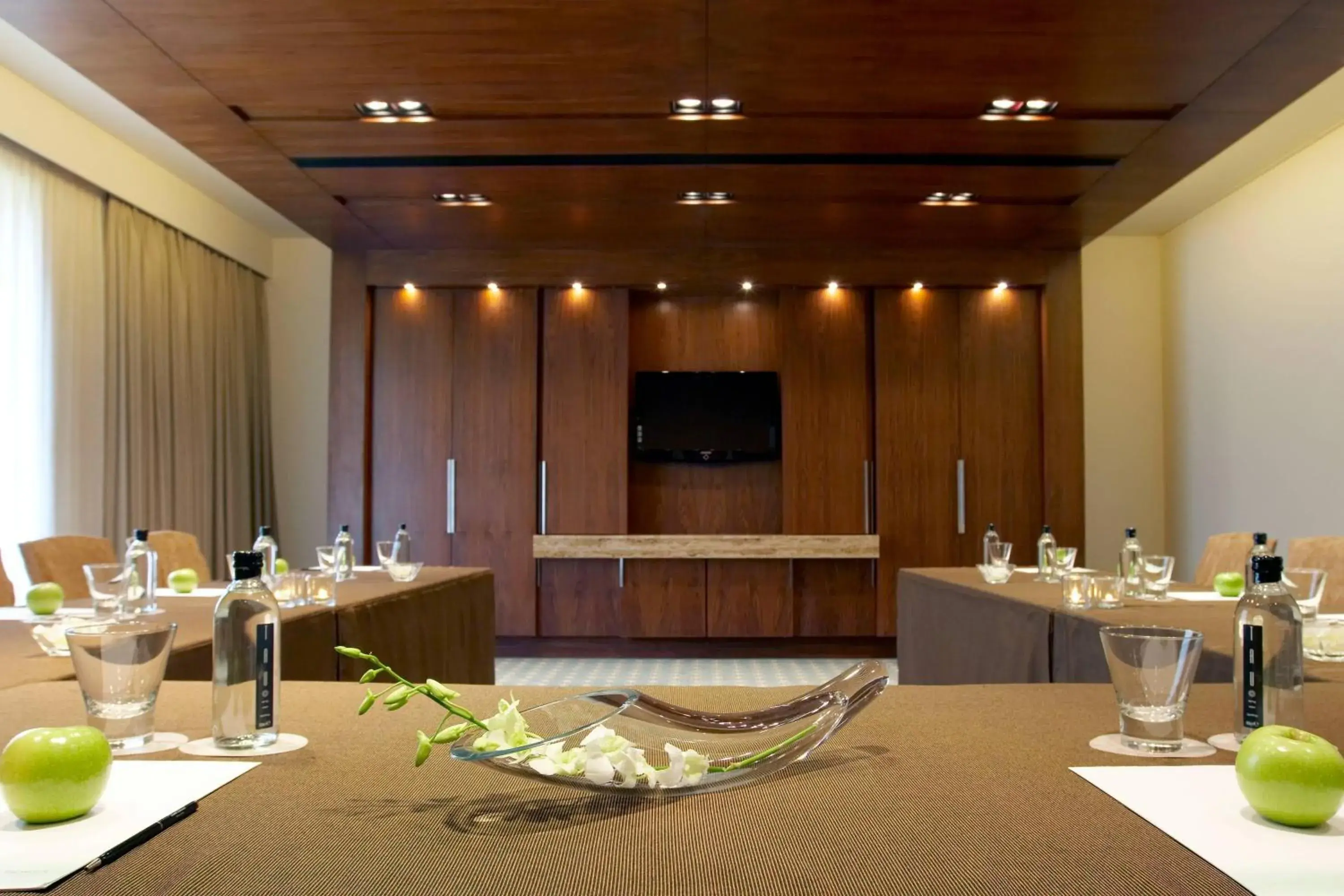 Meeting/conference room, Restaurant/Places to Eat in The Westin Sohna Resort & Spa