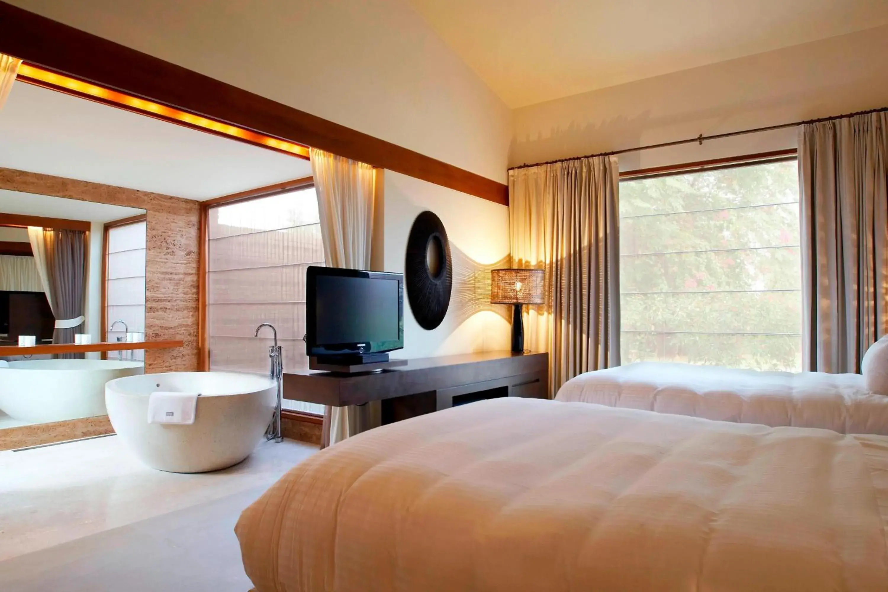 Bedroom, TV/Entertainment Center in The Westin Sohna Resort & Spa