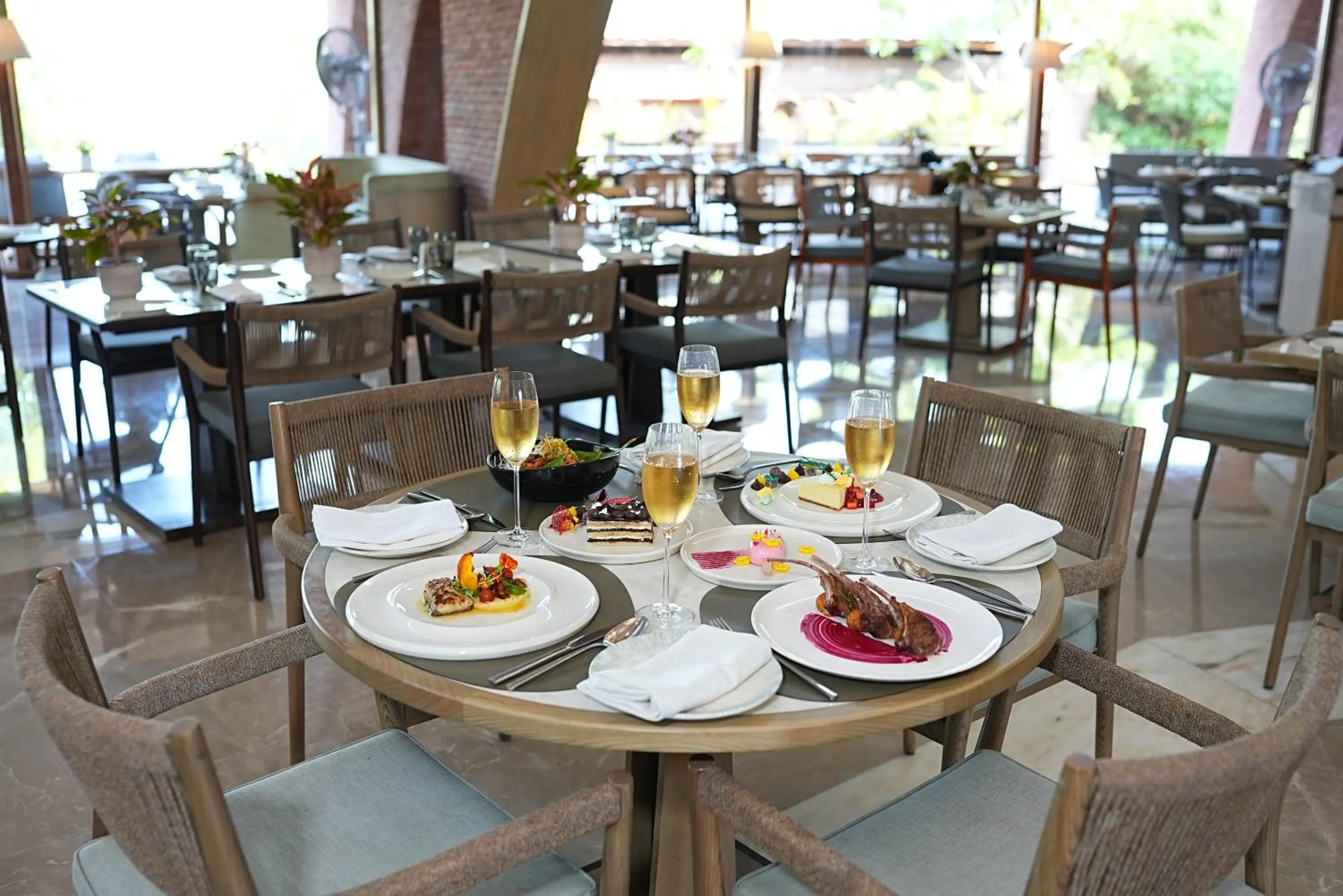 Restaurant/places to eat in The Westin Sohna Resort & Spa