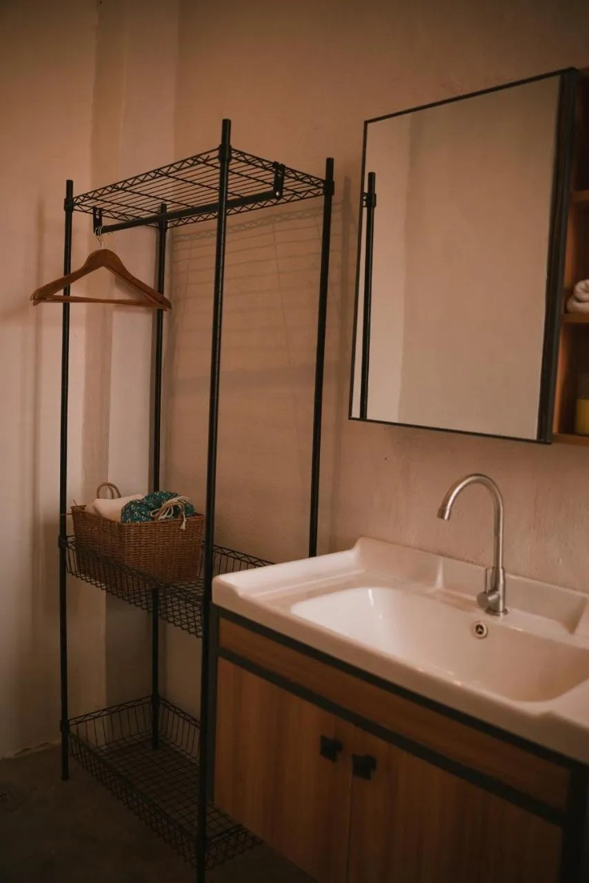 White Wall Riverfront Hotel