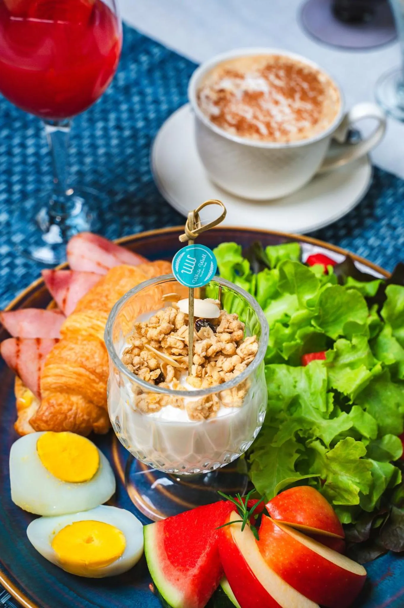 White Wall Riverfront Hotel