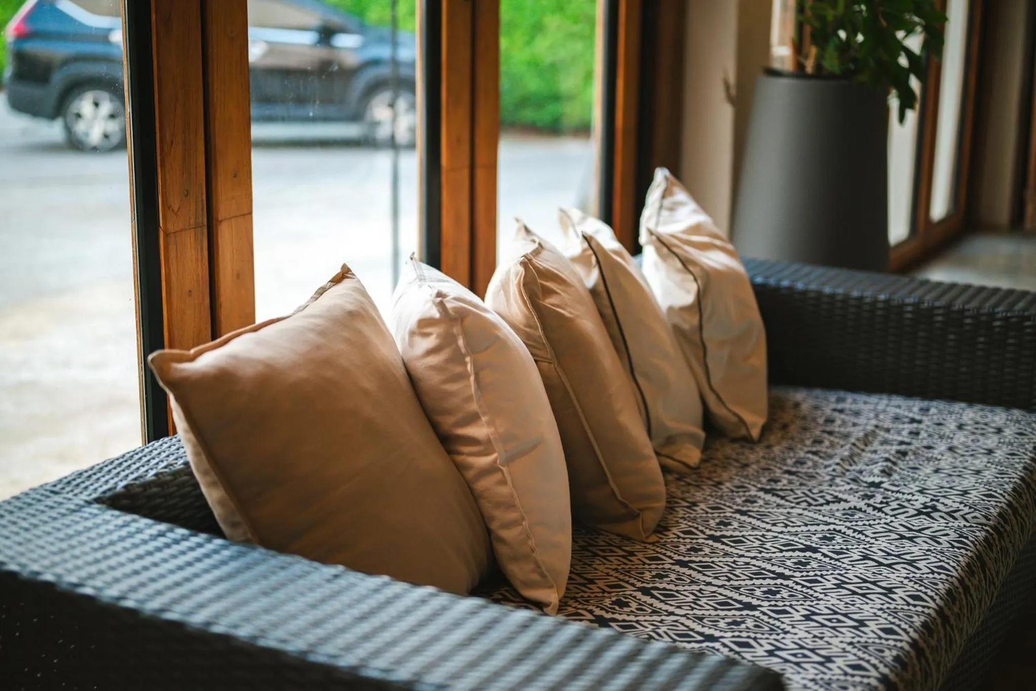 White Wall Riverfront Hotel