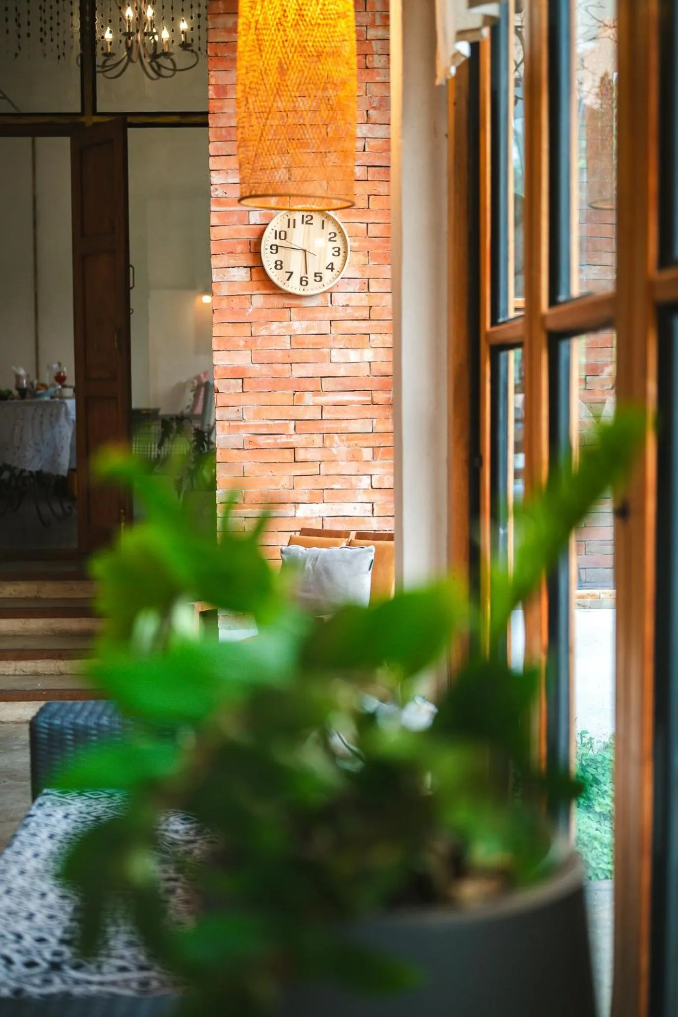 White Wall Riverfront Hotel