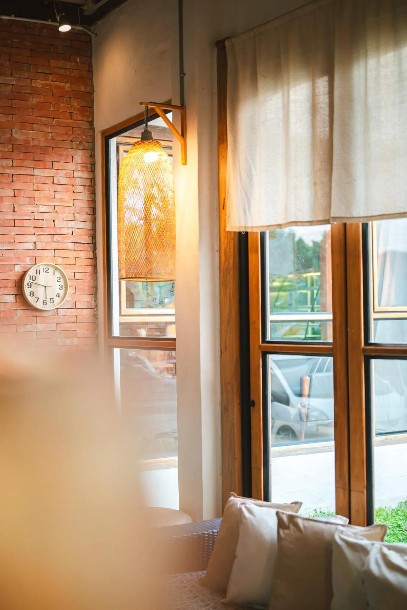 White Wall Riverfront Hotel