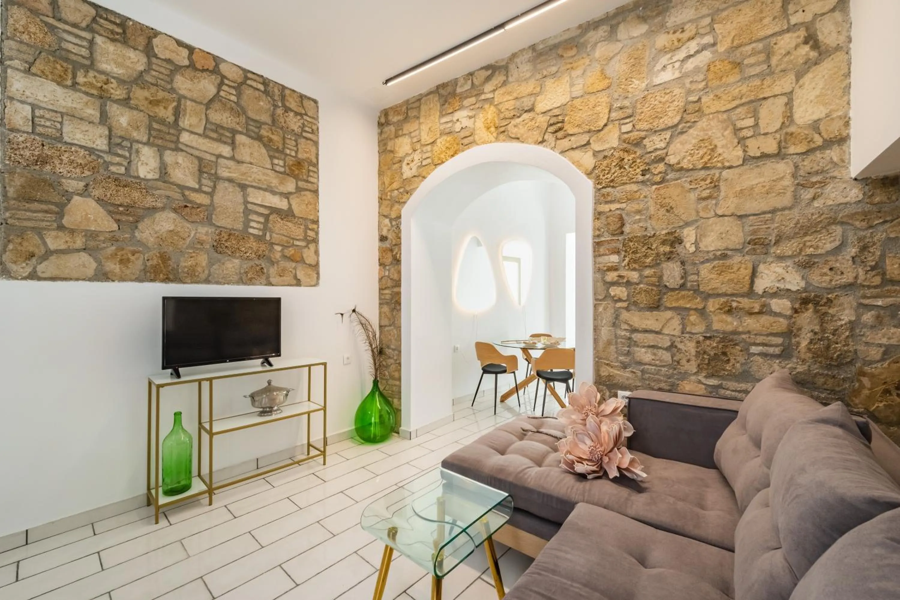 TV and multimedia in Lefka Hotel & Apartments