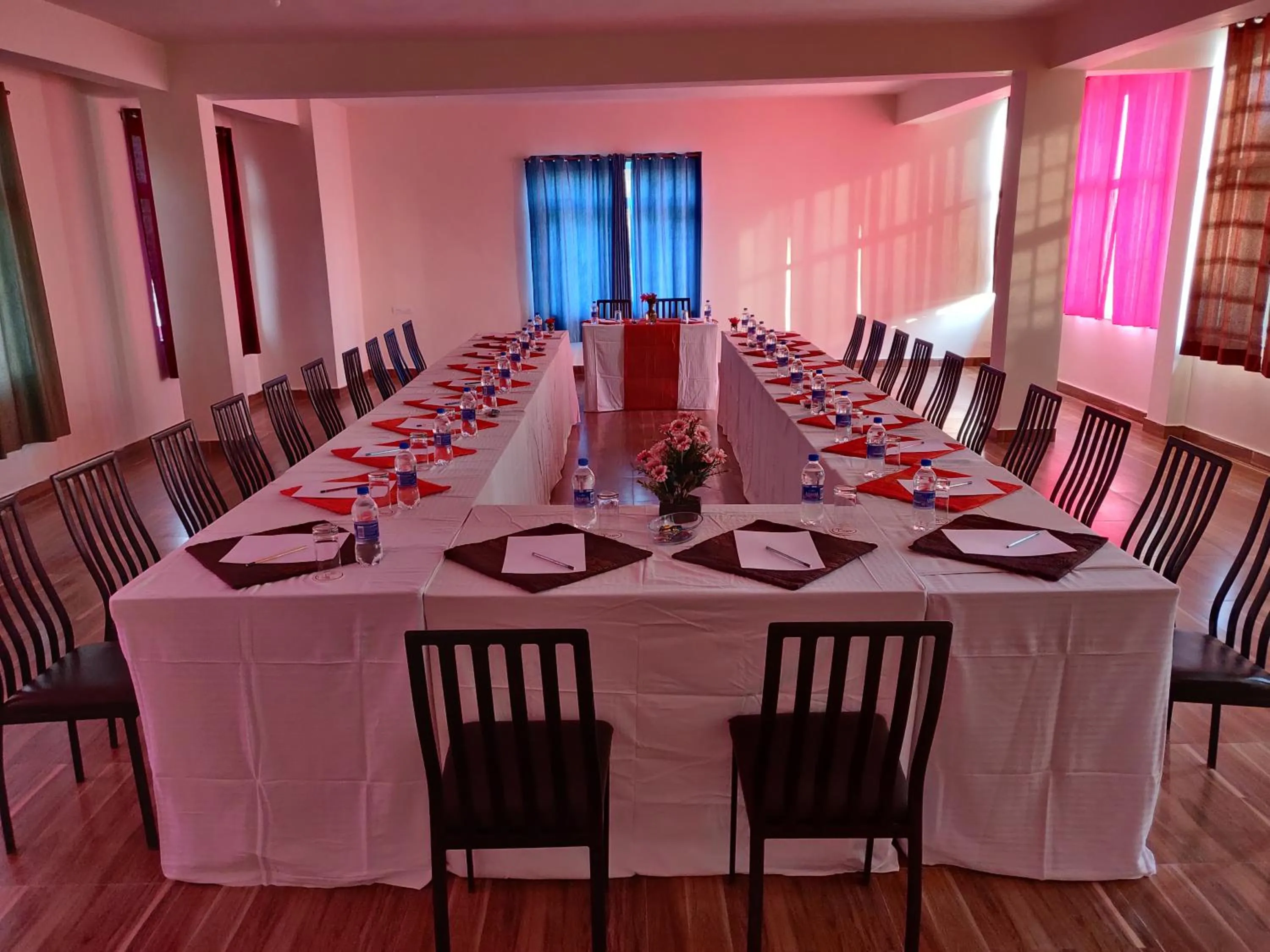 Business facilities in Highland Village Resort