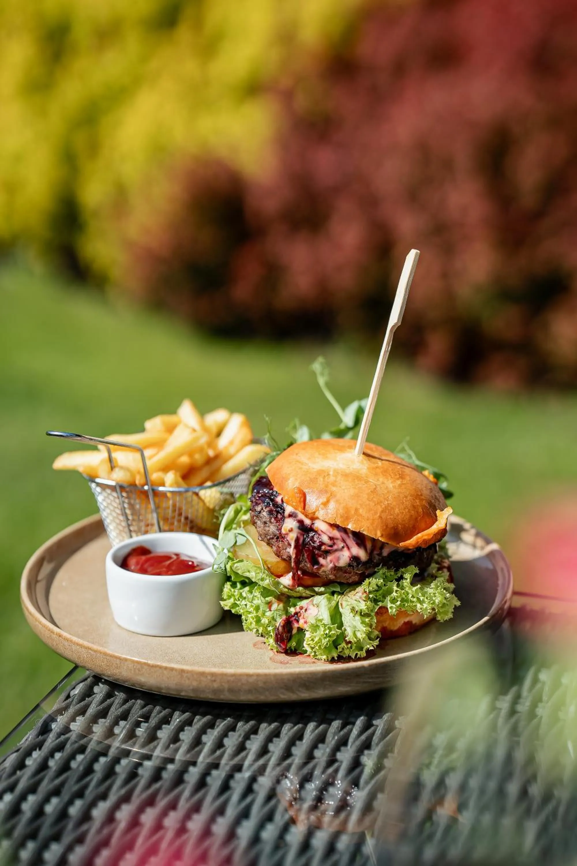 Restaurant/places to eat in Hotel Platan