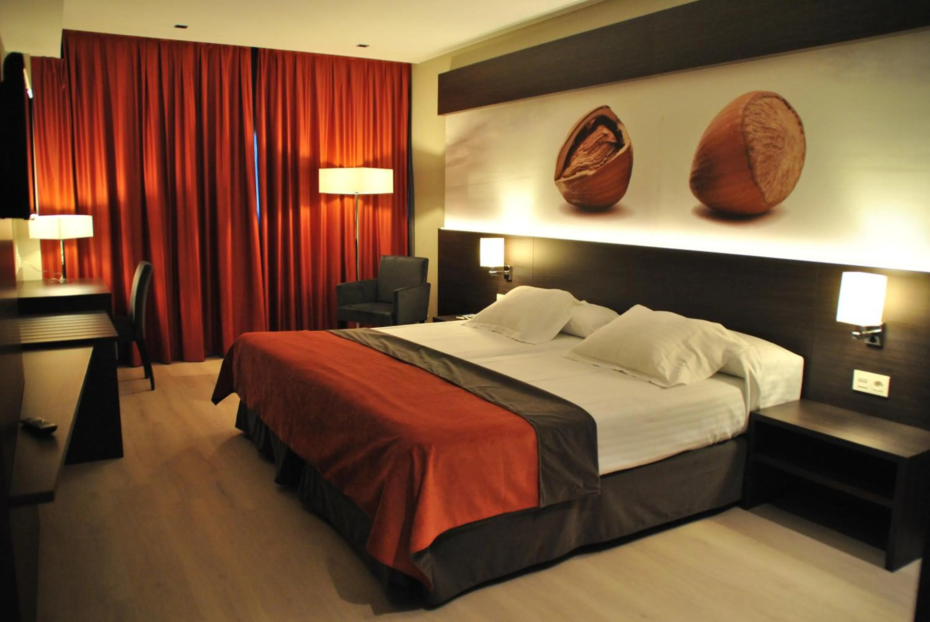 Bedroom, Bed in Brea's Hotel