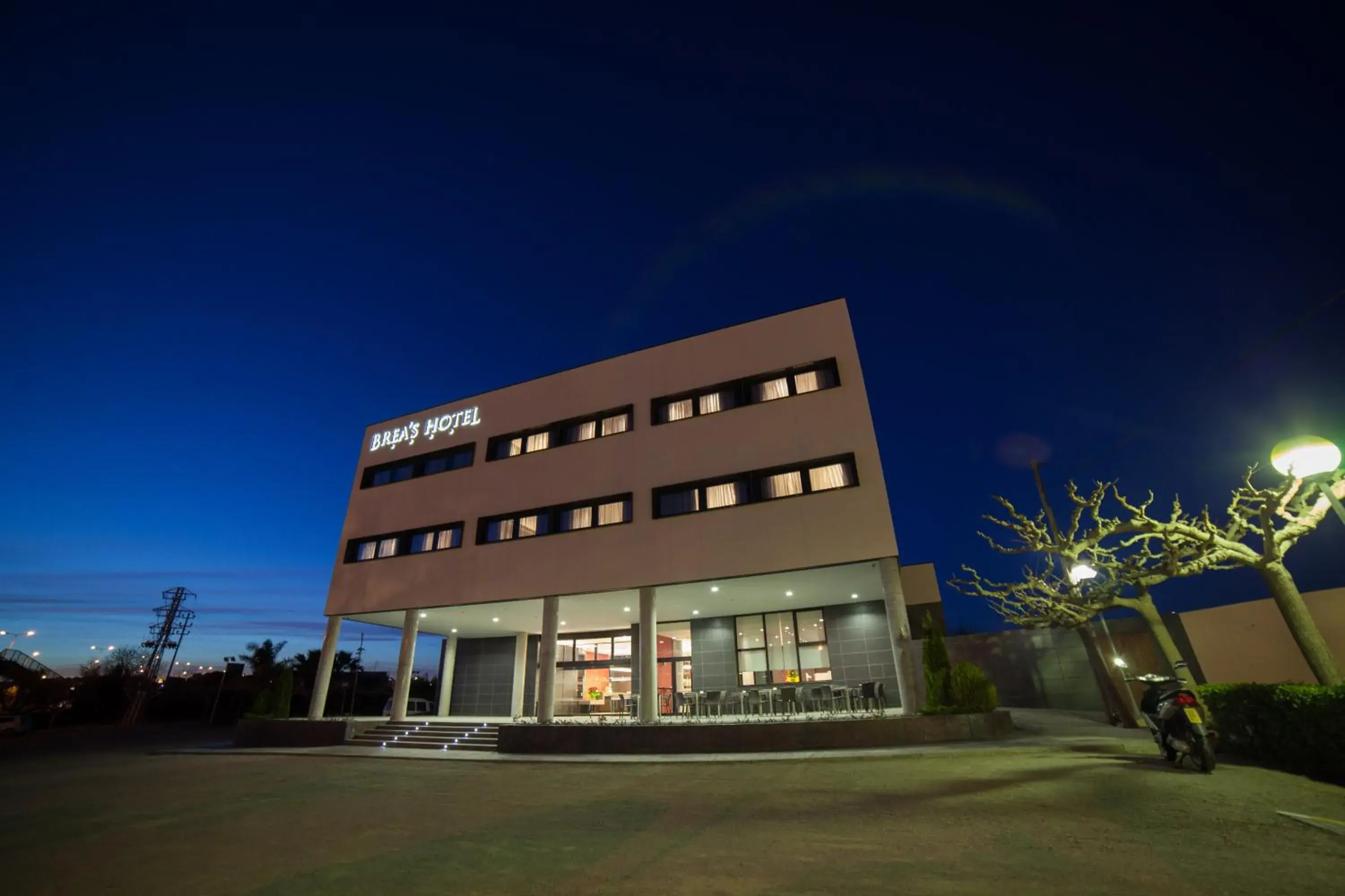 Facade/entrance in Brea's Hotel Facade/entrance in Brea's Hotel