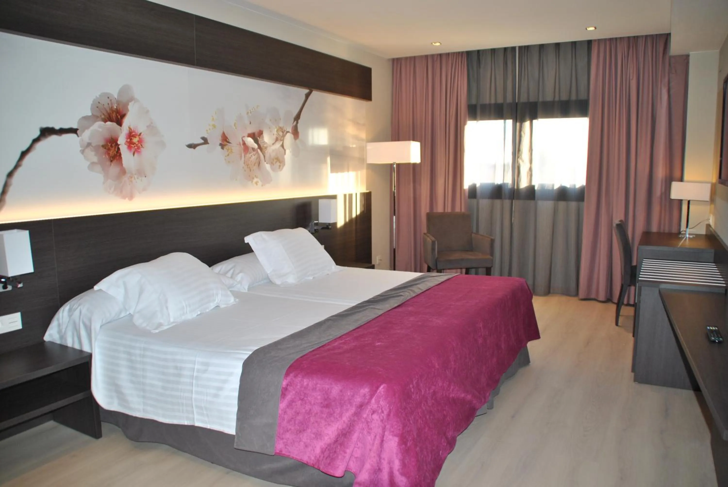 Bedroom, Bed in Brea's Hotel