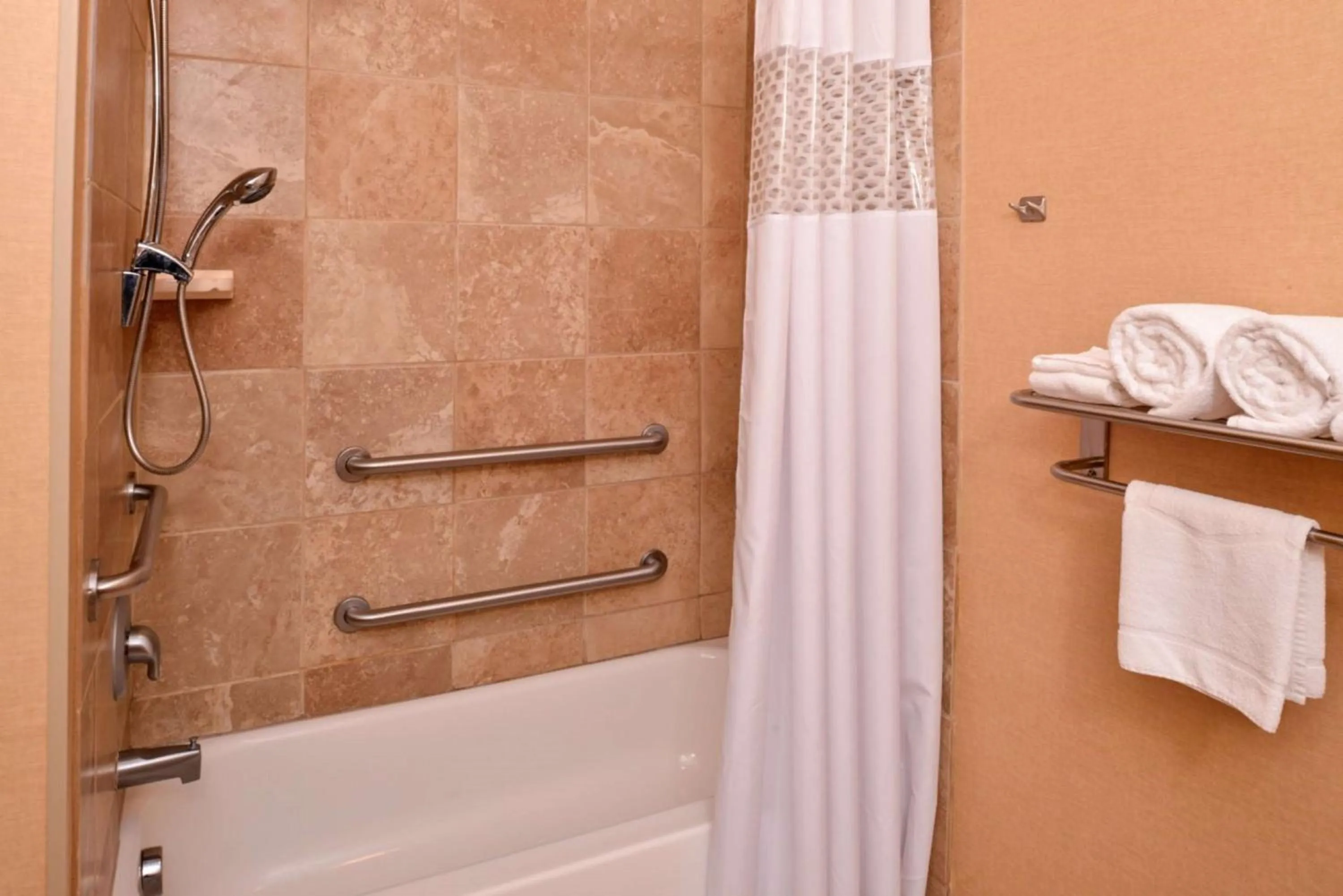 Bathroom in Hampton By Hilton Lincoln