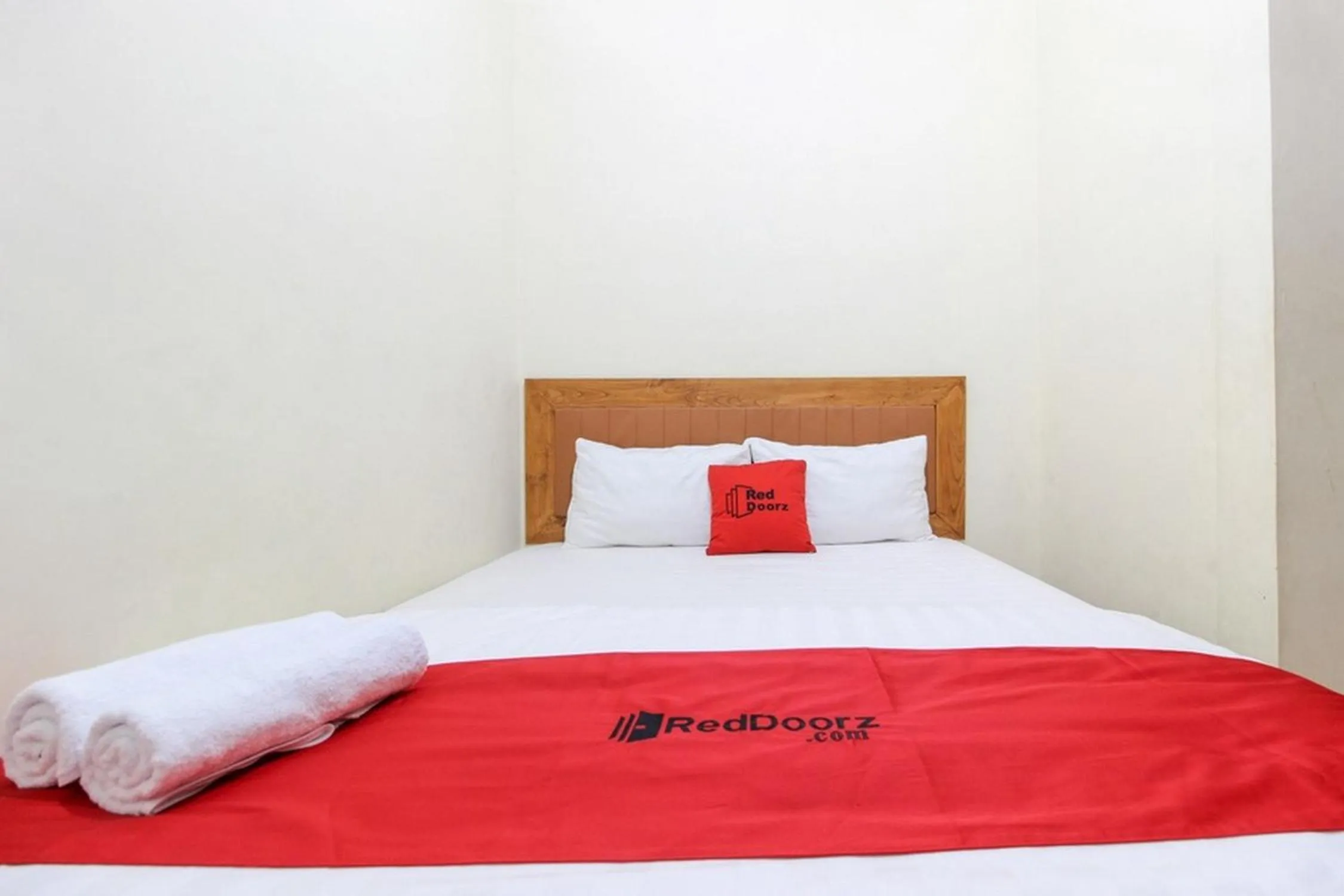 Bedroom, Bed in RedDoorz near AMIKOM Yogyakarta 2