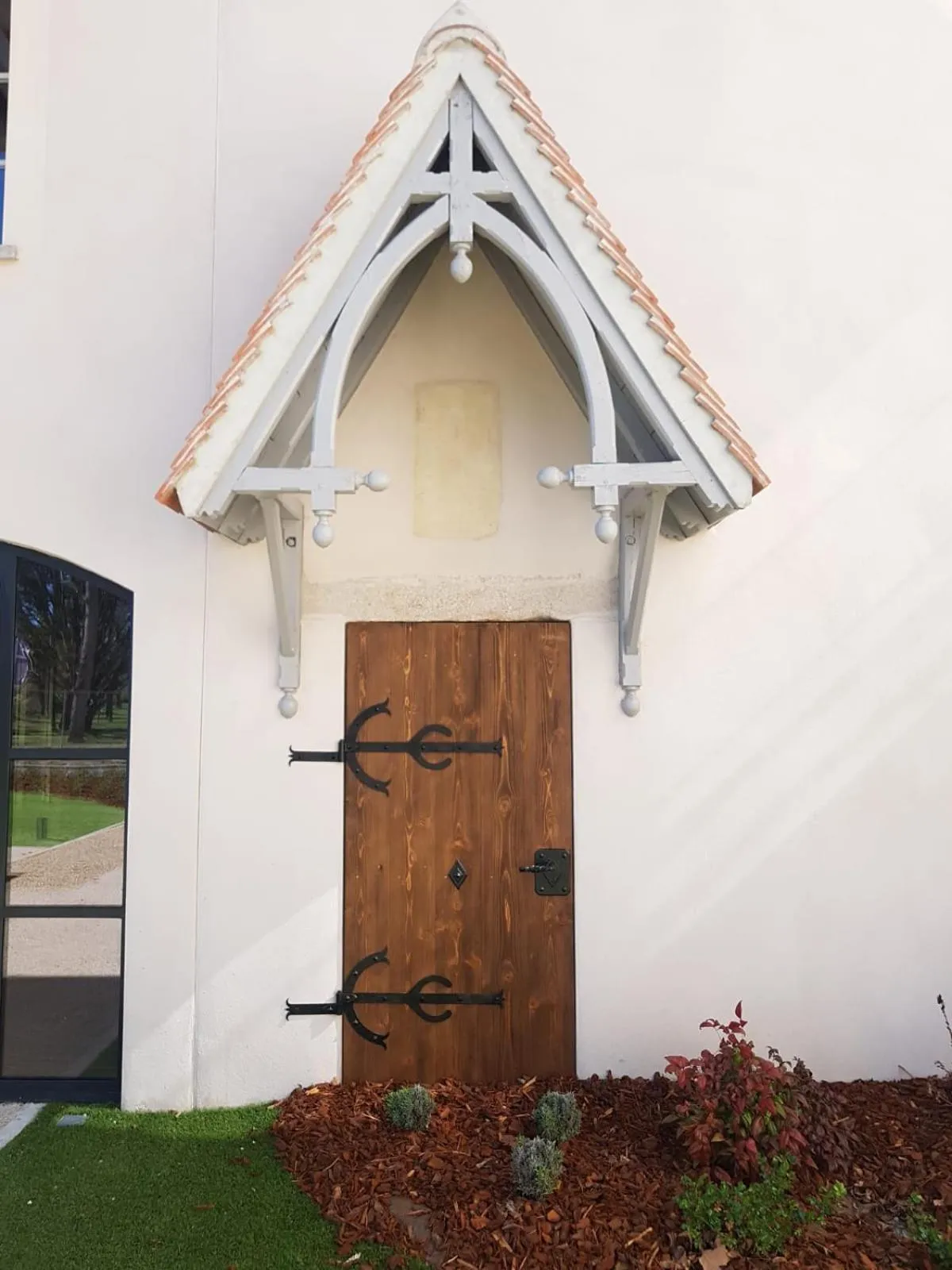 Facade/entrance in Château Saint-Jean, Relais & Châteaux