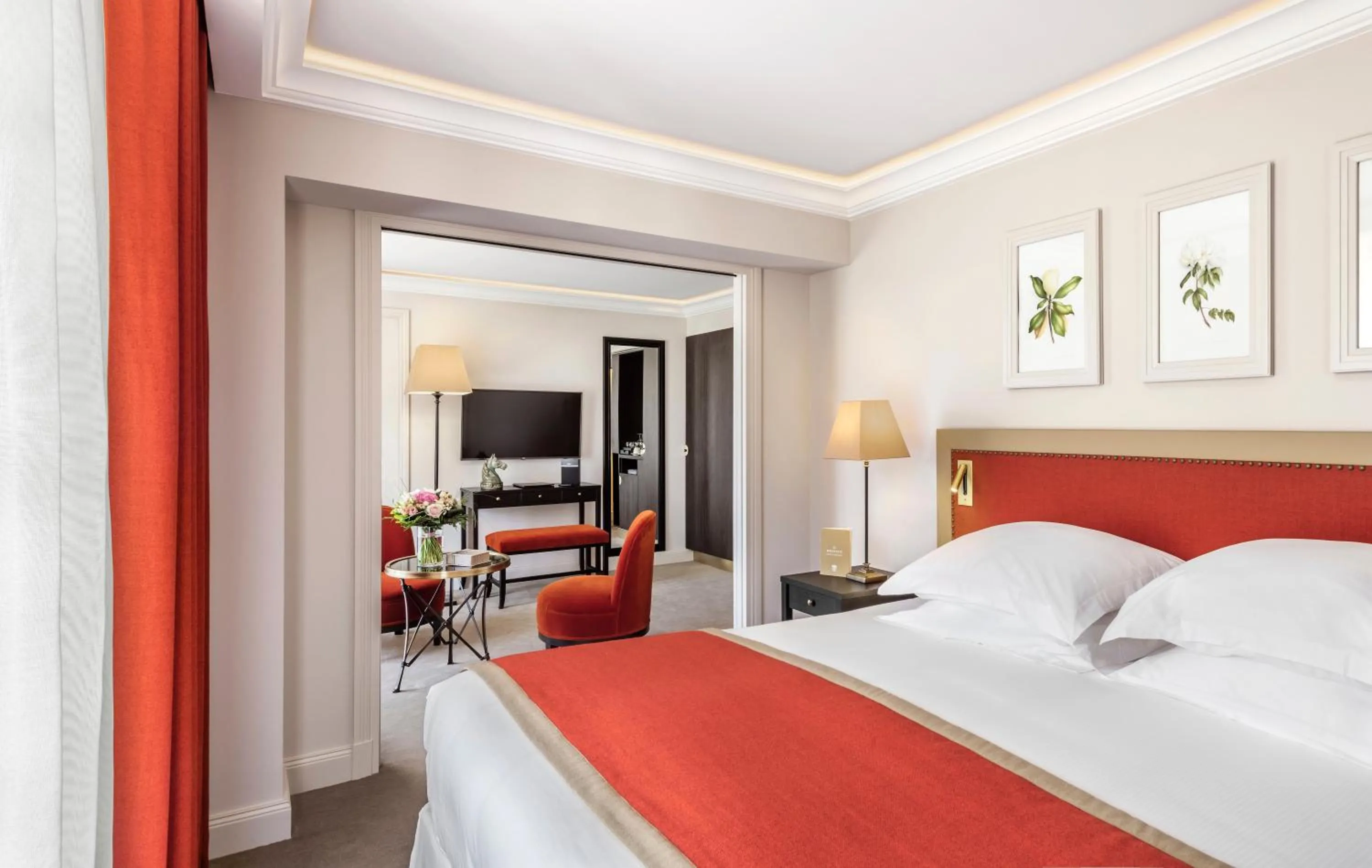 Photo of the whole room, Bed in Château Saint-Jean, Relais & Châteaux