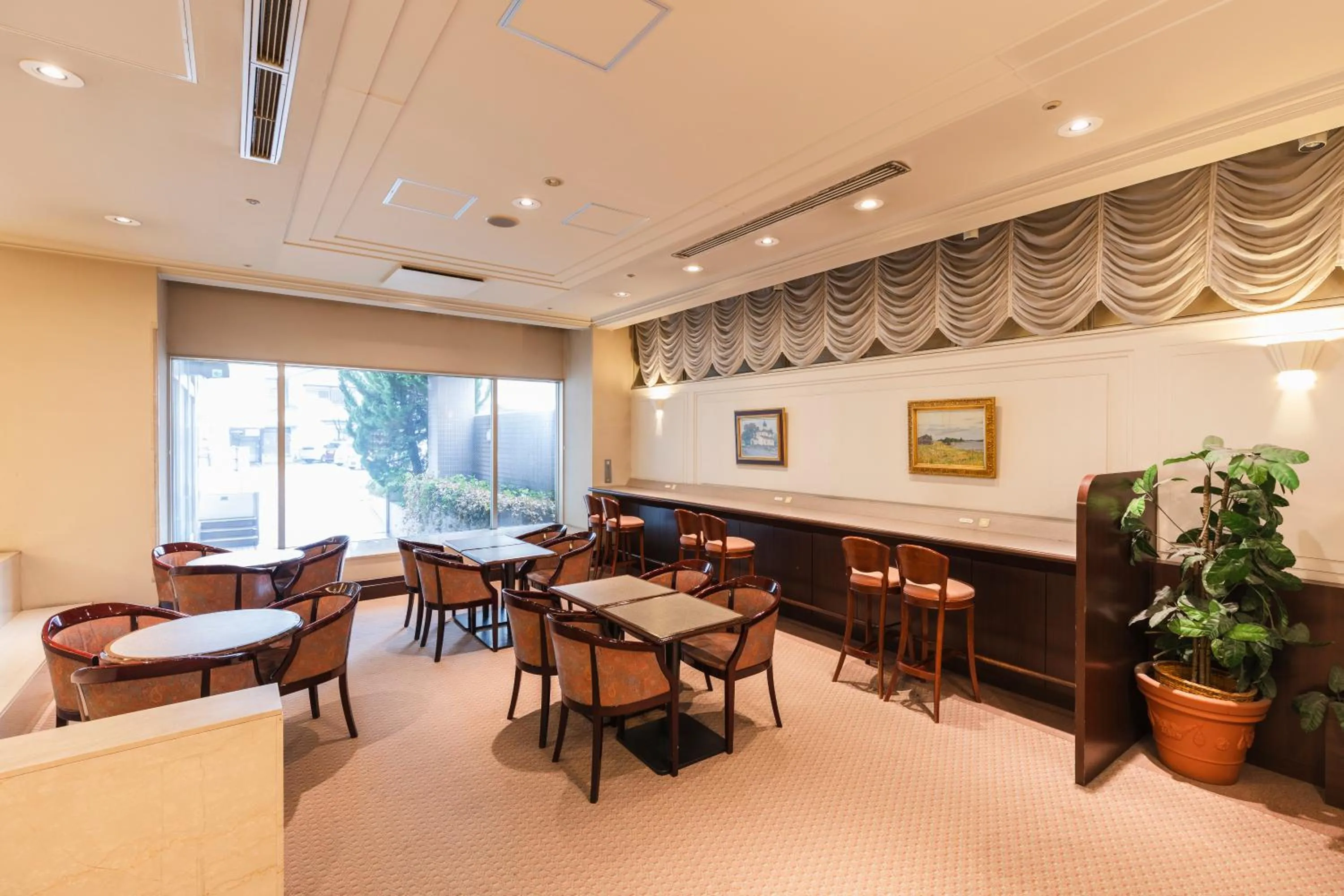 Communal lounge/ TV room in Hotel Sunroute Niigata