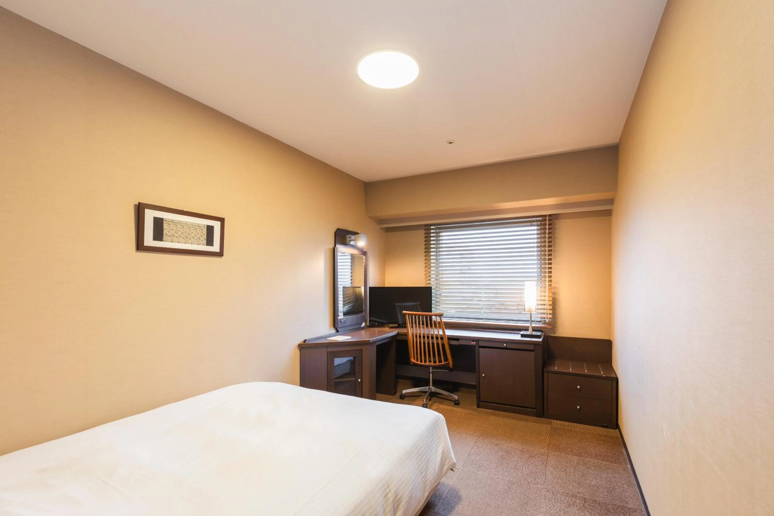 Photo of the whole room, Bed in Hotel Sunroute Niigata