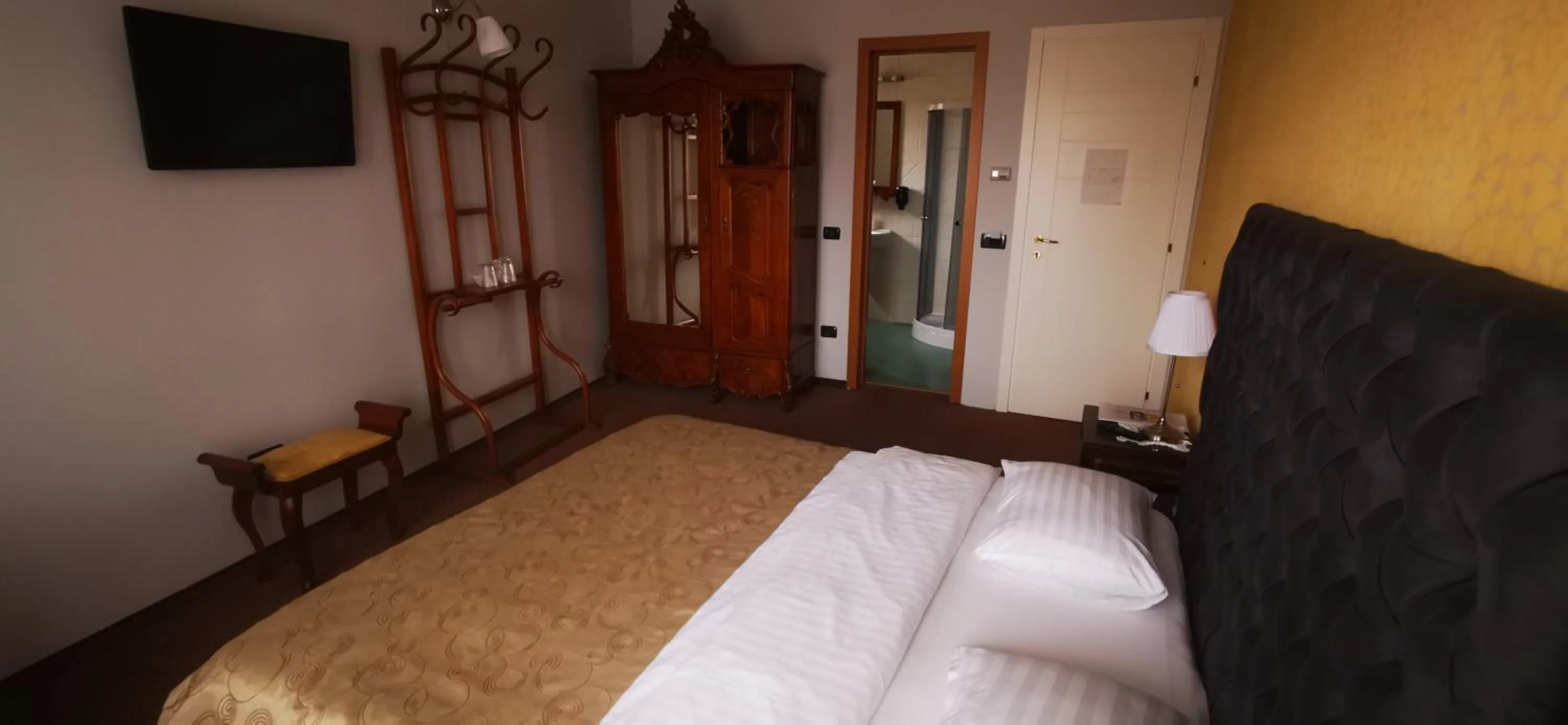 Bed in Trattoria Al Gallo