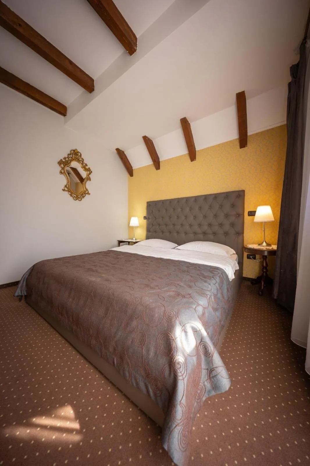Bed in Pensiunea Restaurant Al Gallo