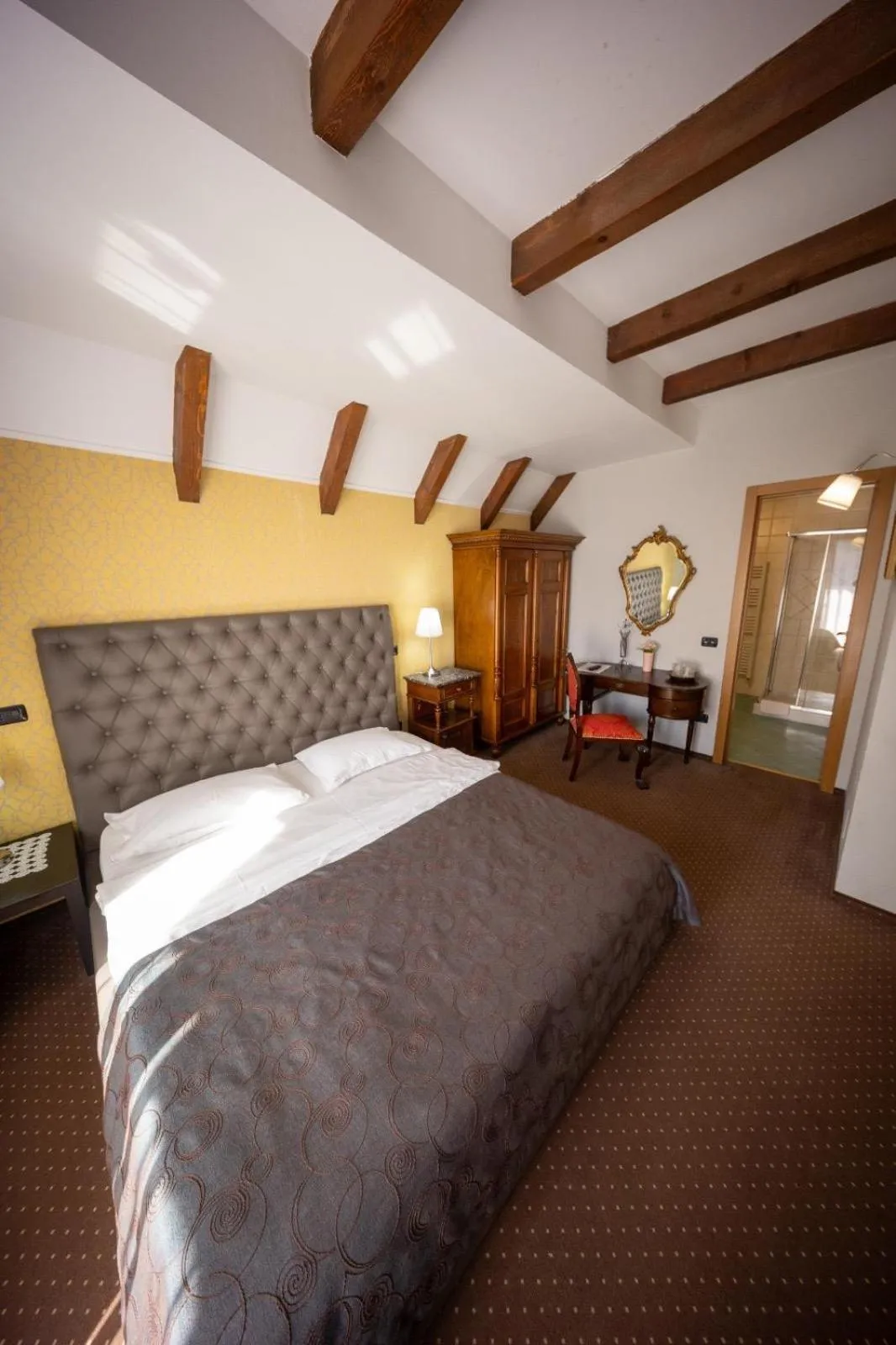 Bed in Pensiunea Restaurant Al Gallo