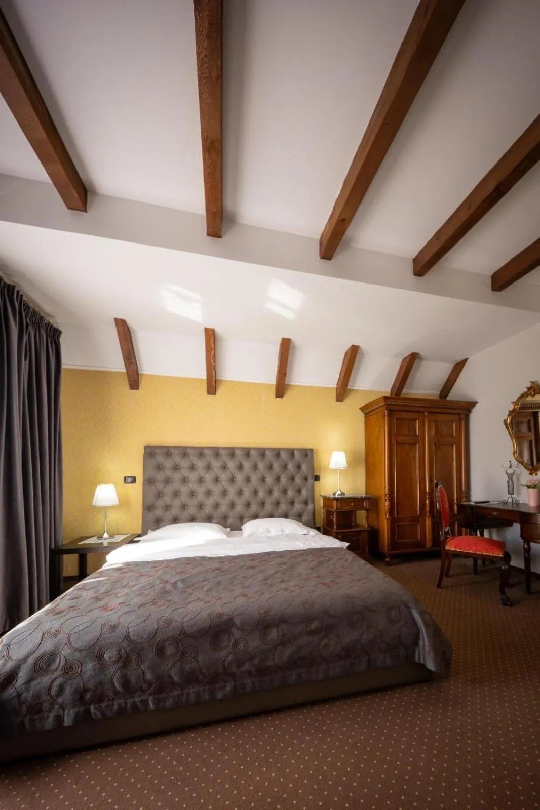 Bed in Pensiunea Restaurant Al Gallo