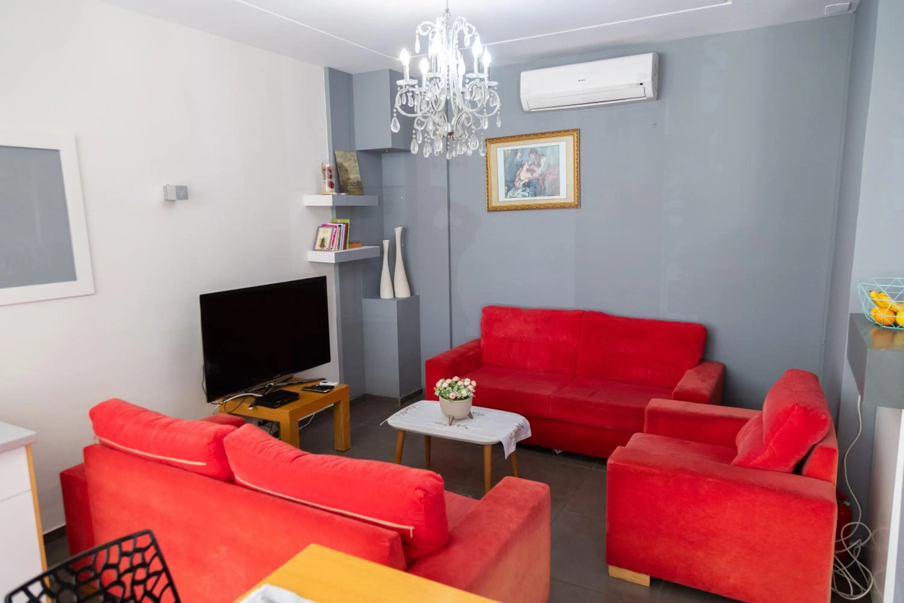 Communal lounge/ TV room in Hotel Liqeni