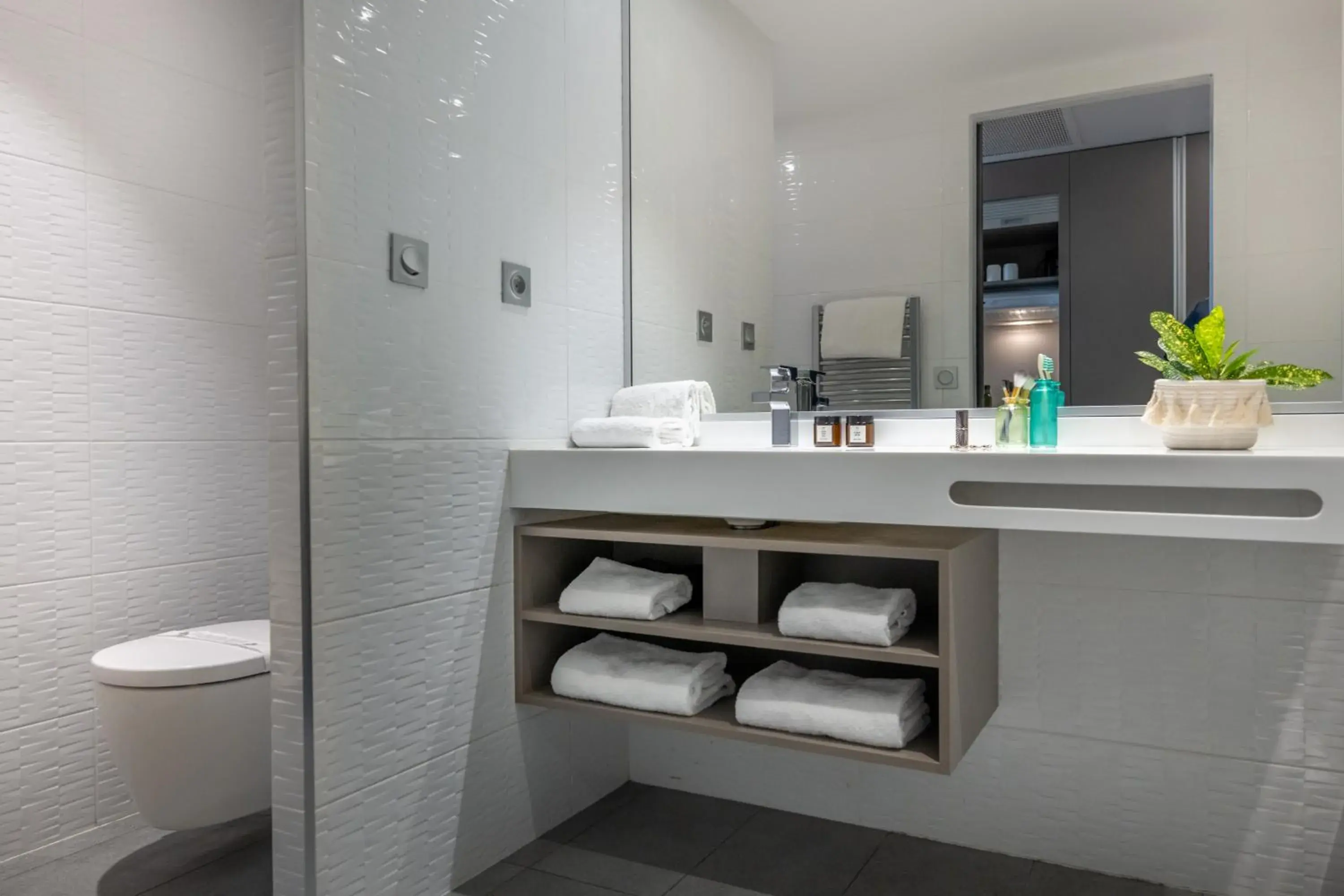 Bathroom in Nemea Appart Hotel Concorde Toulouse Gare Matabiau Bathroom in Nemea Appart Hotel Concorde Toulouse Gare Matabiau