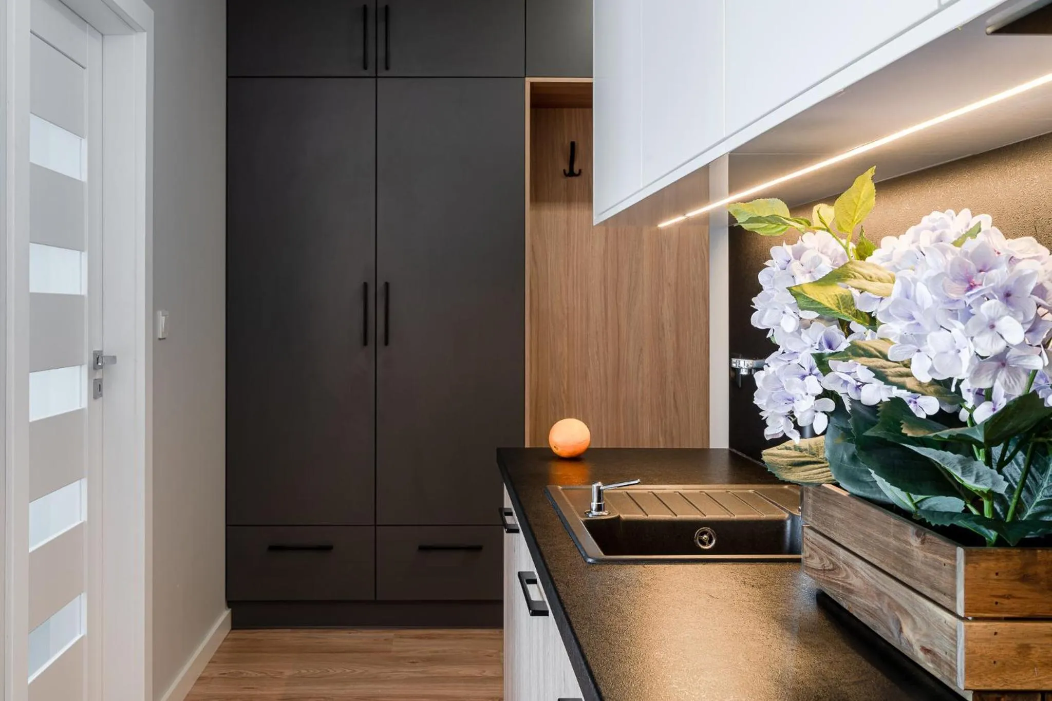 Kitchen or kitchenette in Art Apart River View Wrocław