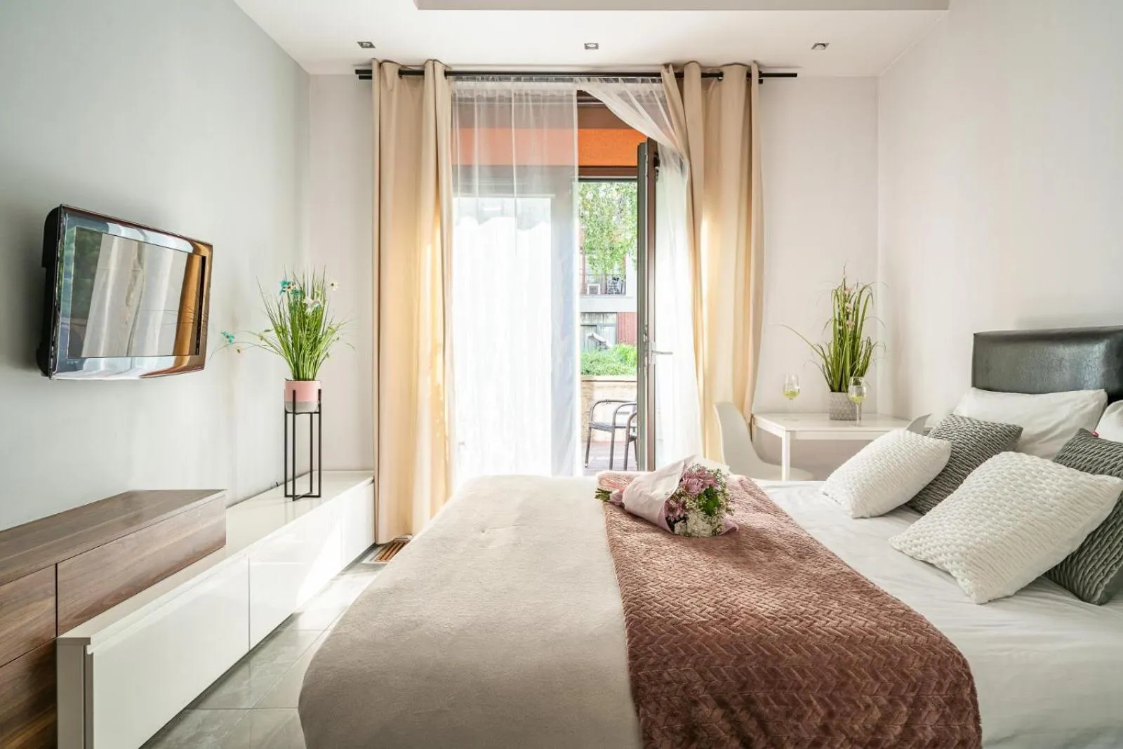 Bed in Art Apart River View Wrocław