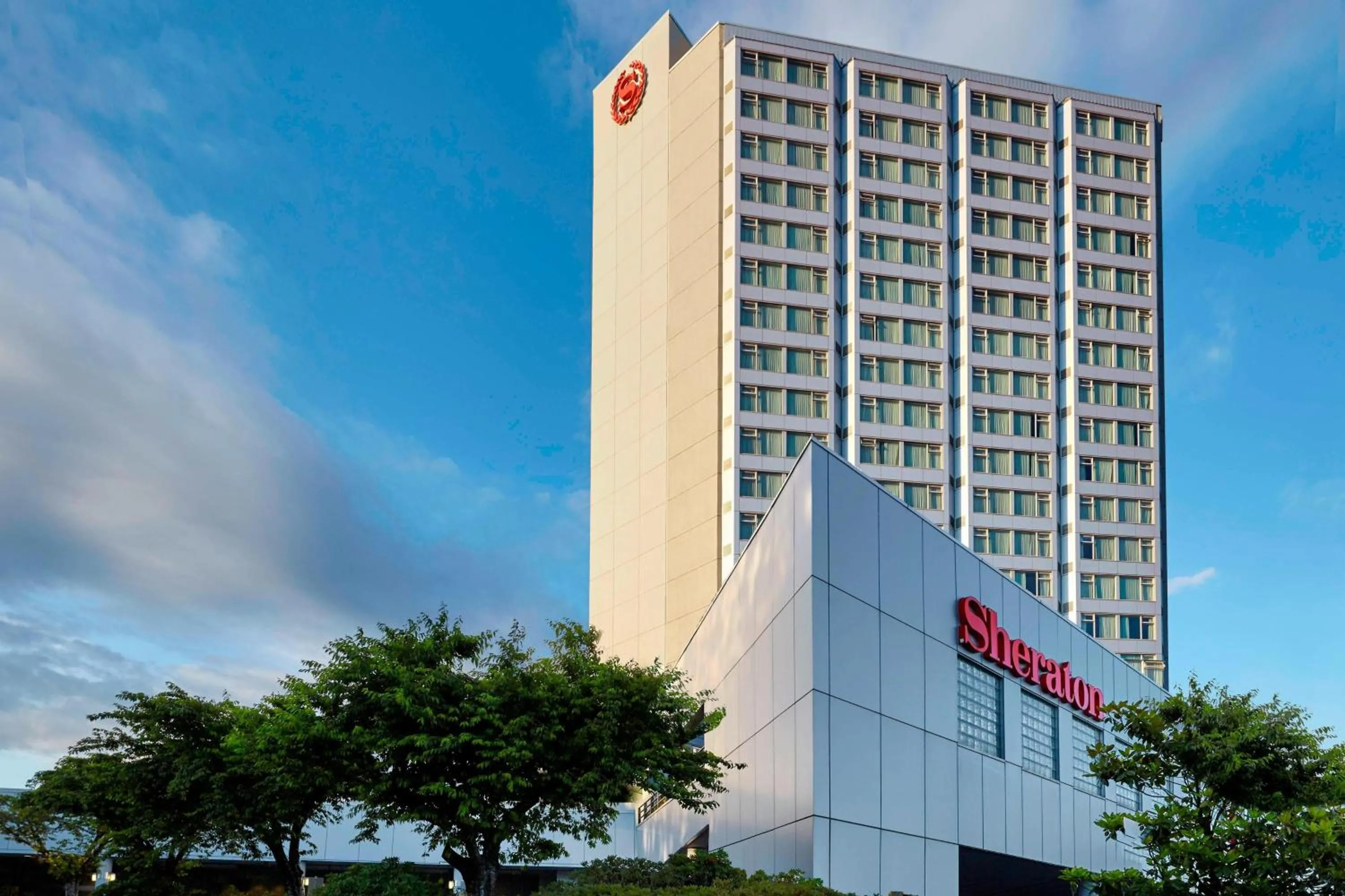 Property building in Sheraton Vancouver Guildford Hotel