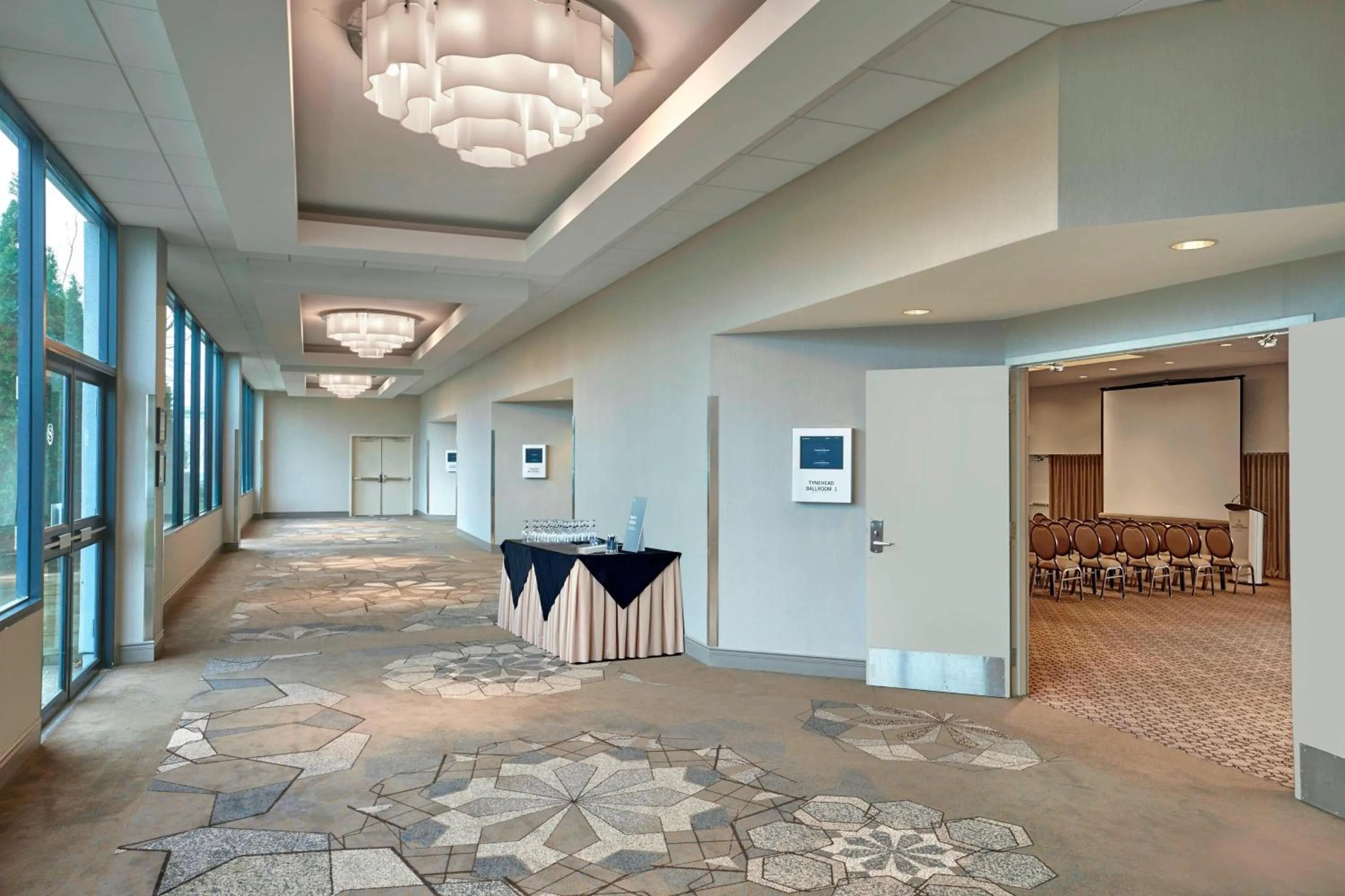 Meeting/conference room in Sheraton Vancouver Guildford Hotel