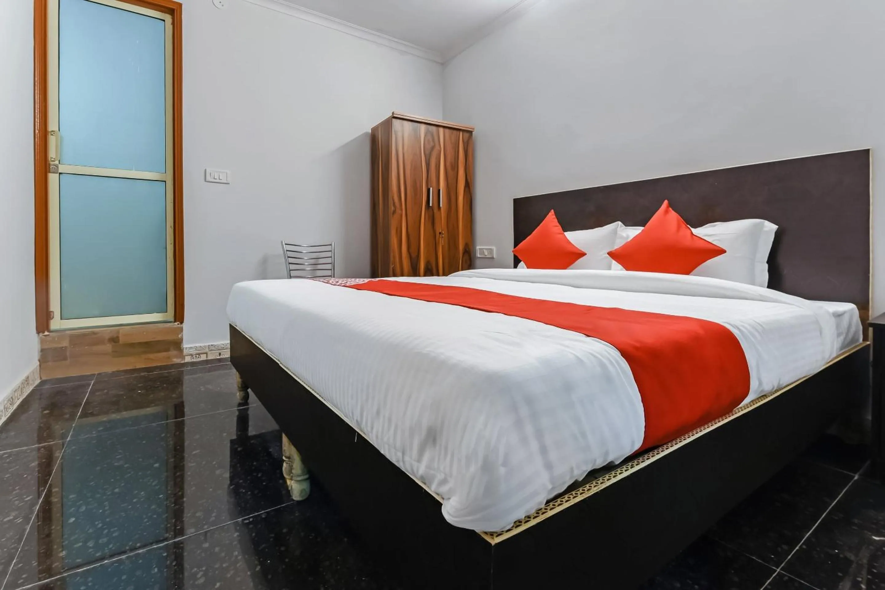 Bedroom, Bed in Hotel O SATGURU RASIDENCY DWARKA MOR