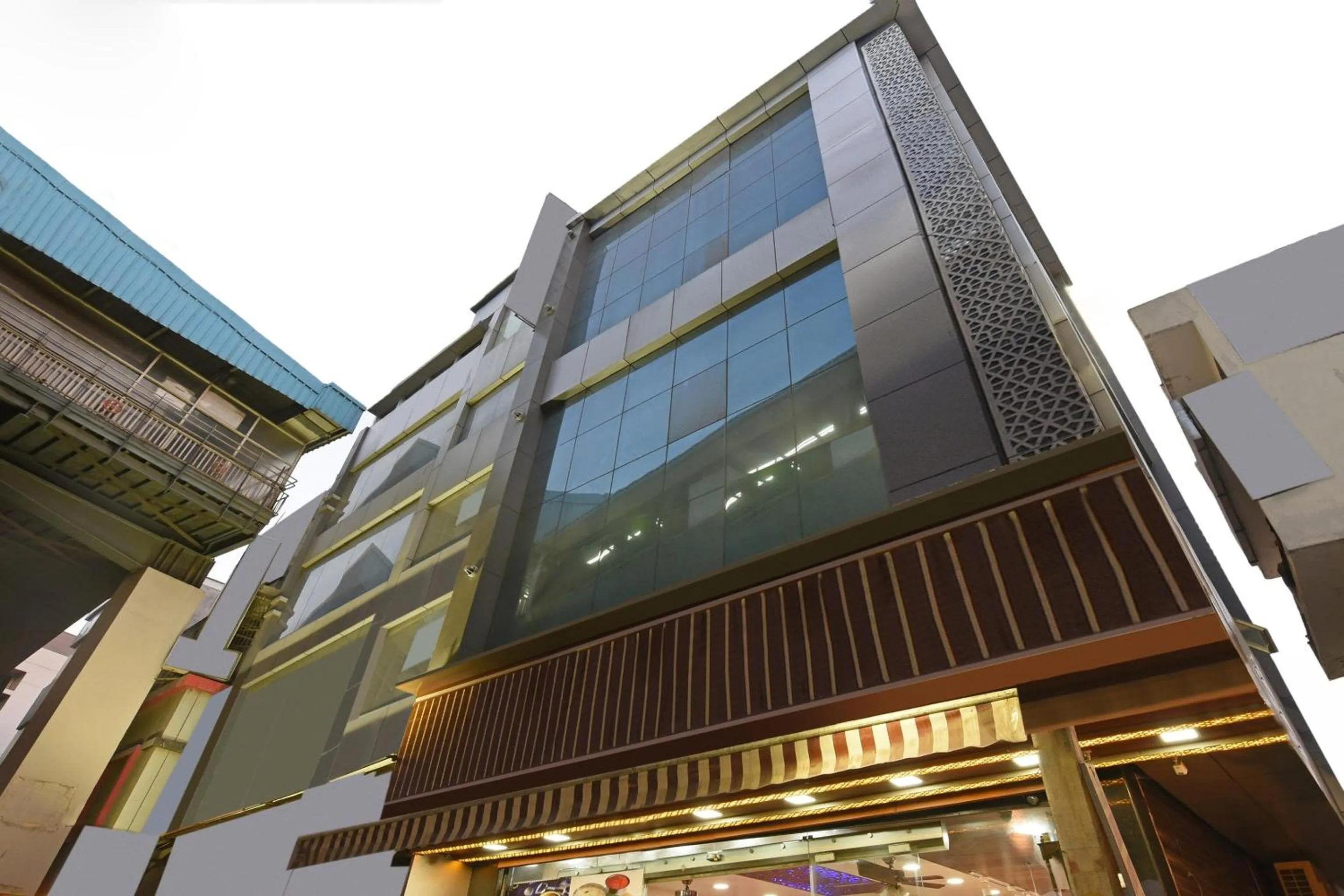 Facade/entrance in Hotel O SATGURU RASIDENCY DWARKA MOR