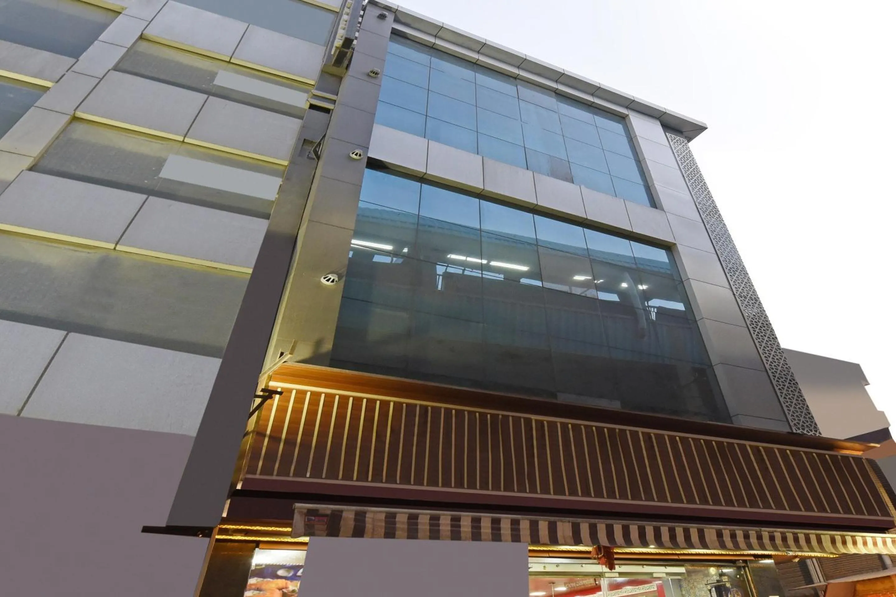 Facade/entrance in Hotel O SATGURU RASIDENCY DWARKA MOR