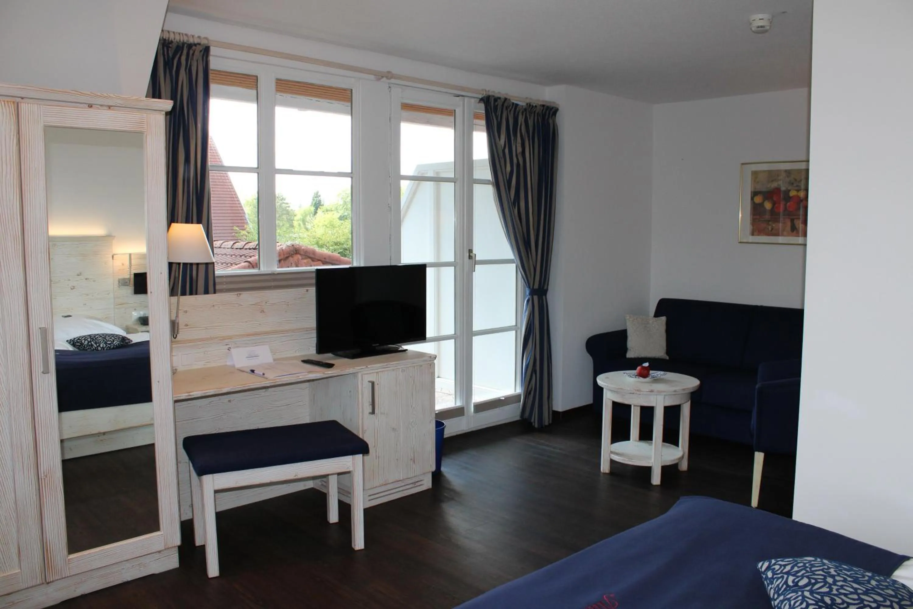 Photo of the whole room, Bed in Hotel Altes Land