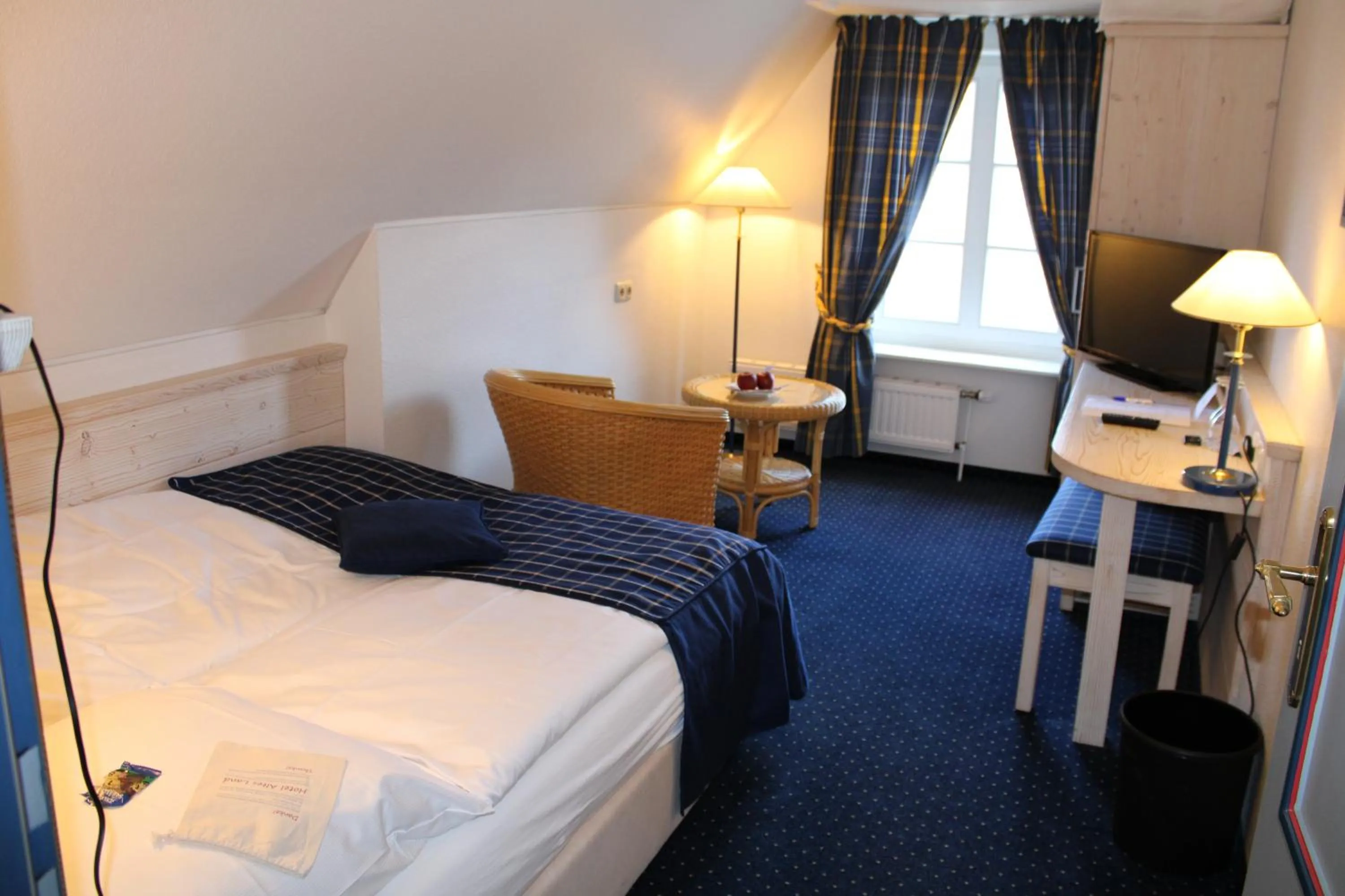 Photo of the whole room, Bed in Hotel Altes Land