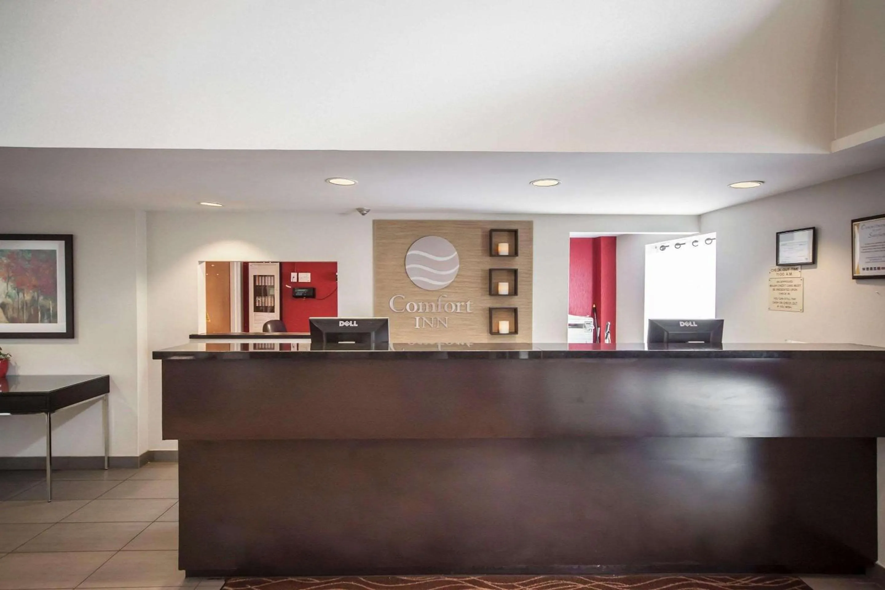 Lobby or reception in Comfort Inn West