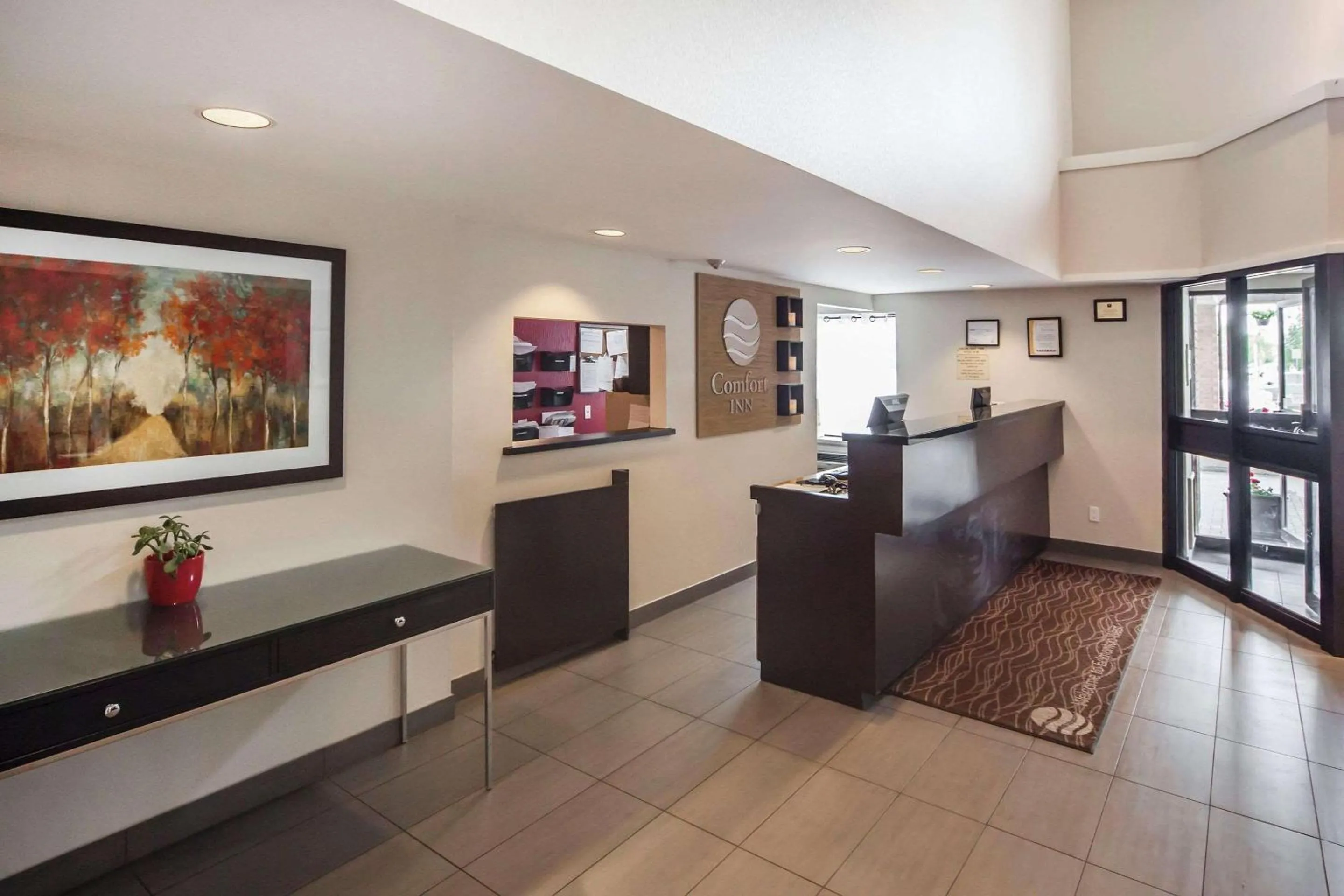 Lobby or reception in Comfort Inn West