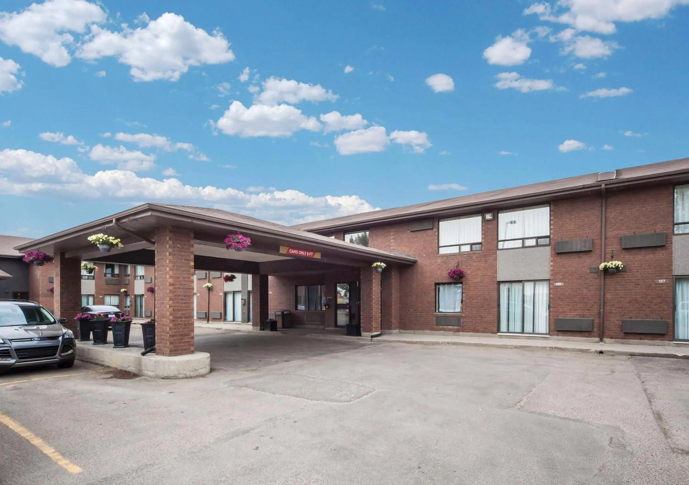 Property building in Comfort Inn West