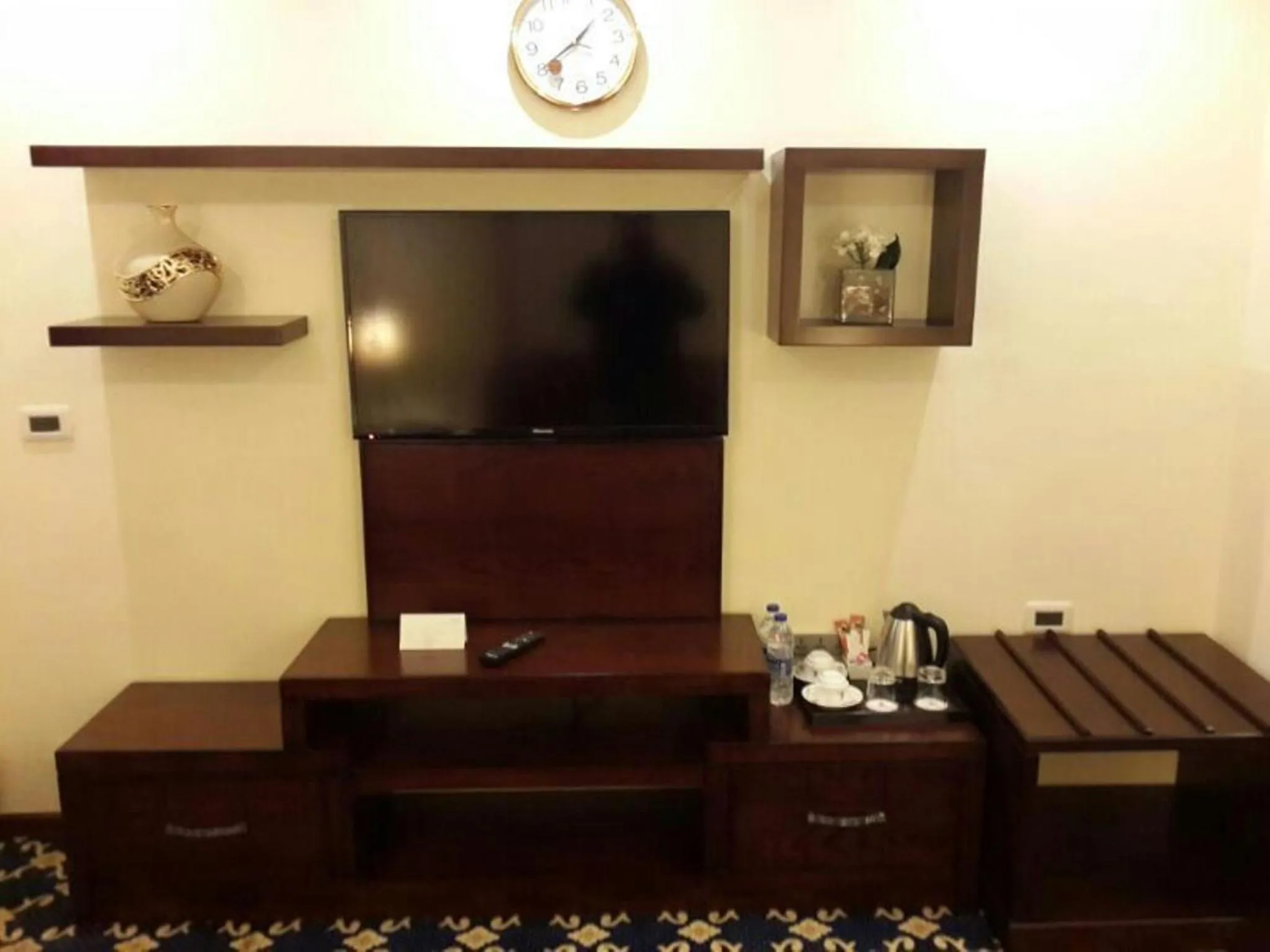 TV and multimedia in Al Thuraya Hotel