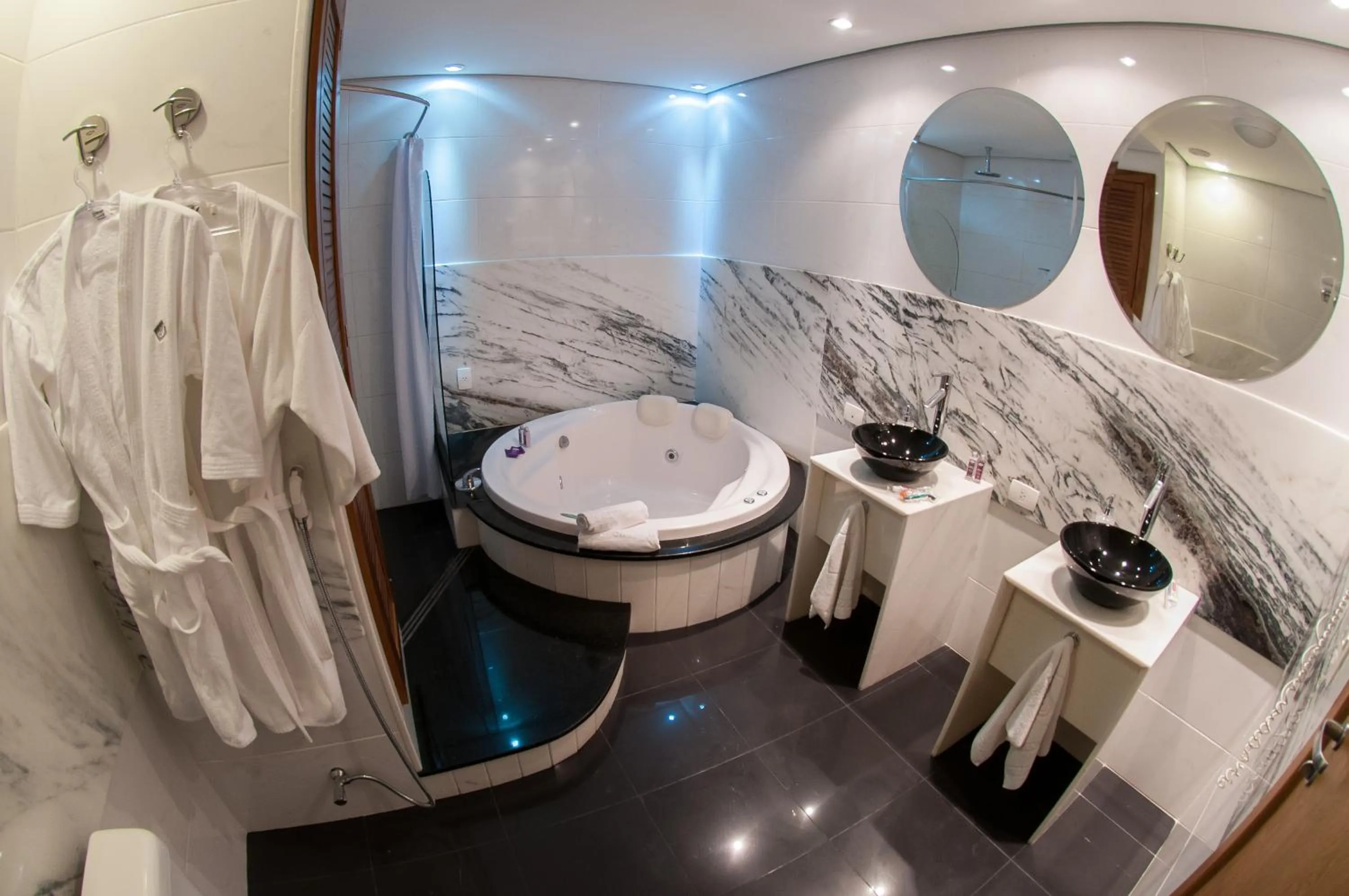 Hot Tub in Jacques Georges Tower