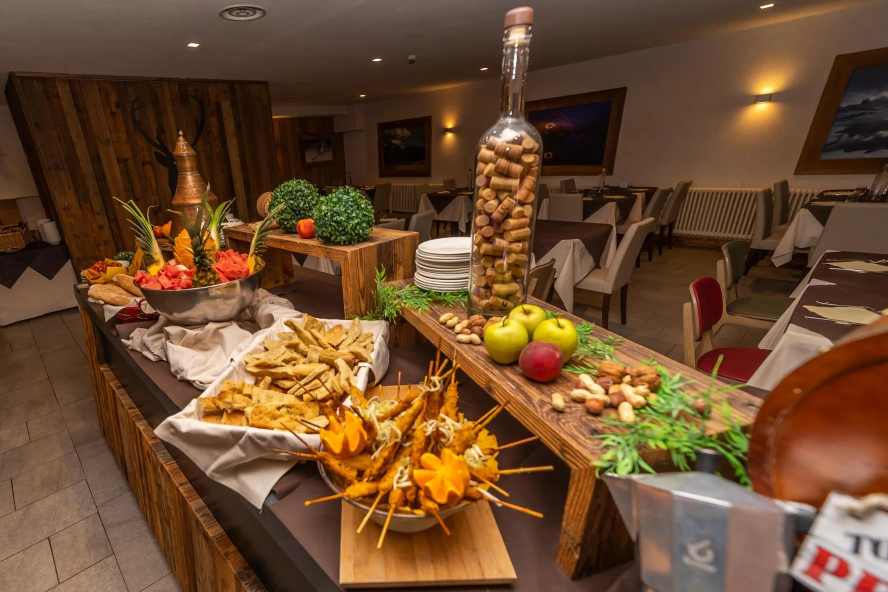 Restaurant/places to eat in Hotel Petit Palais