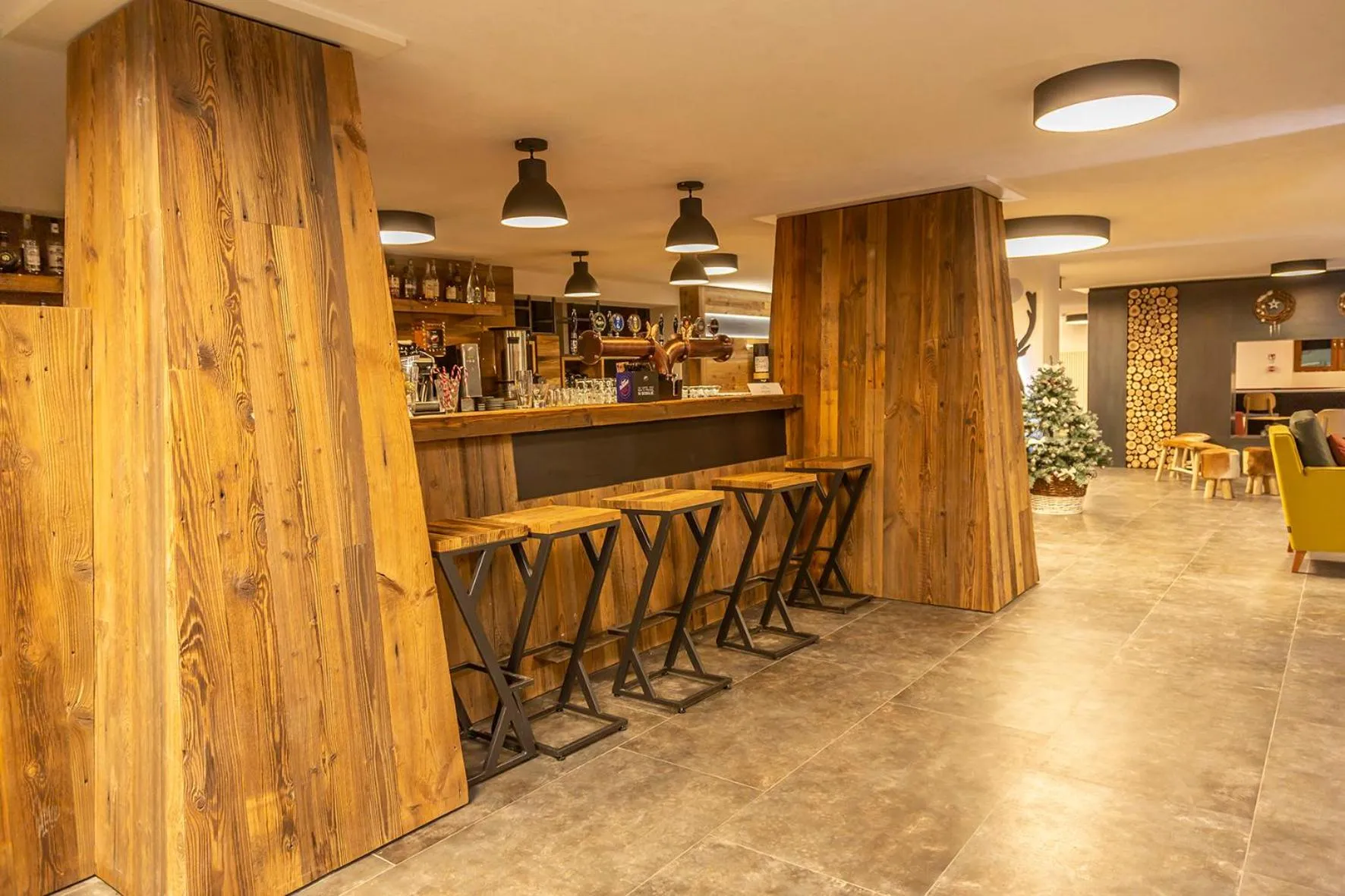 Lounge or bar in Hotel Petit Palais