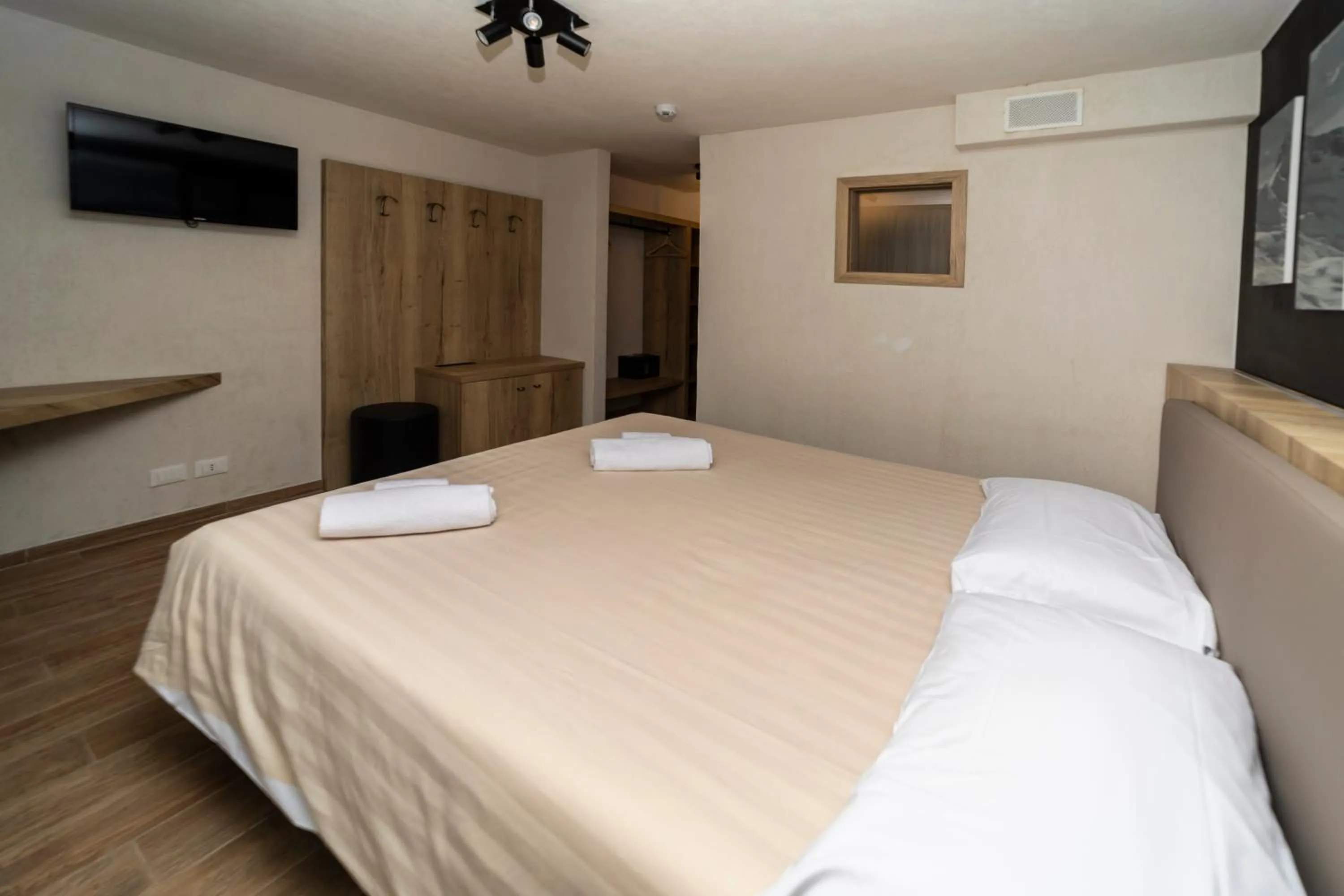Bedroom, Bed in Hotel Petit Palais
