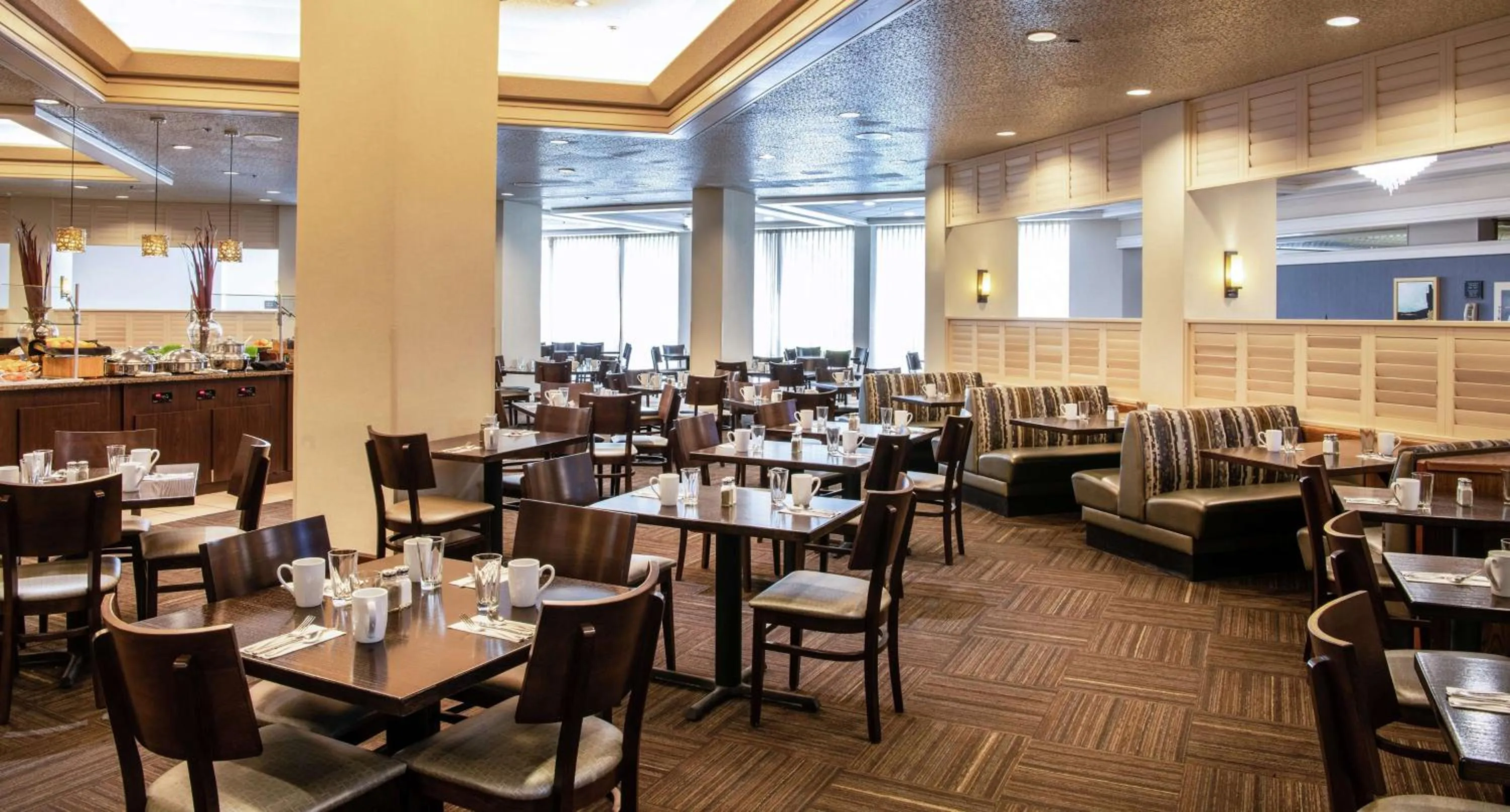 Dining area in DoubleTree by Hilton Portland