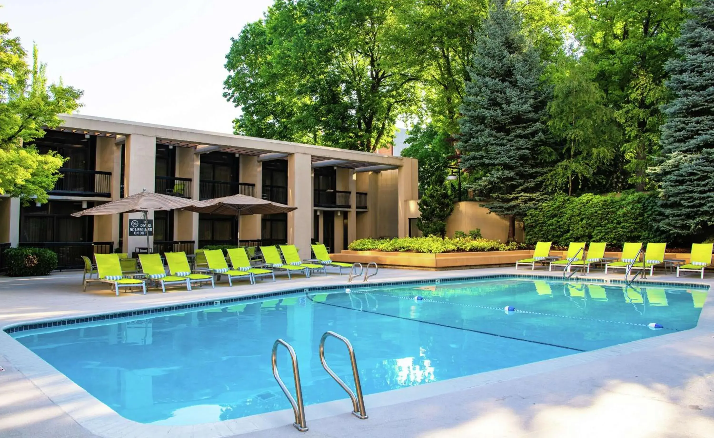 Swimming pool in DoubleTree by Hilton Portland Swimming pool in DoubleTree by Hilton Portland