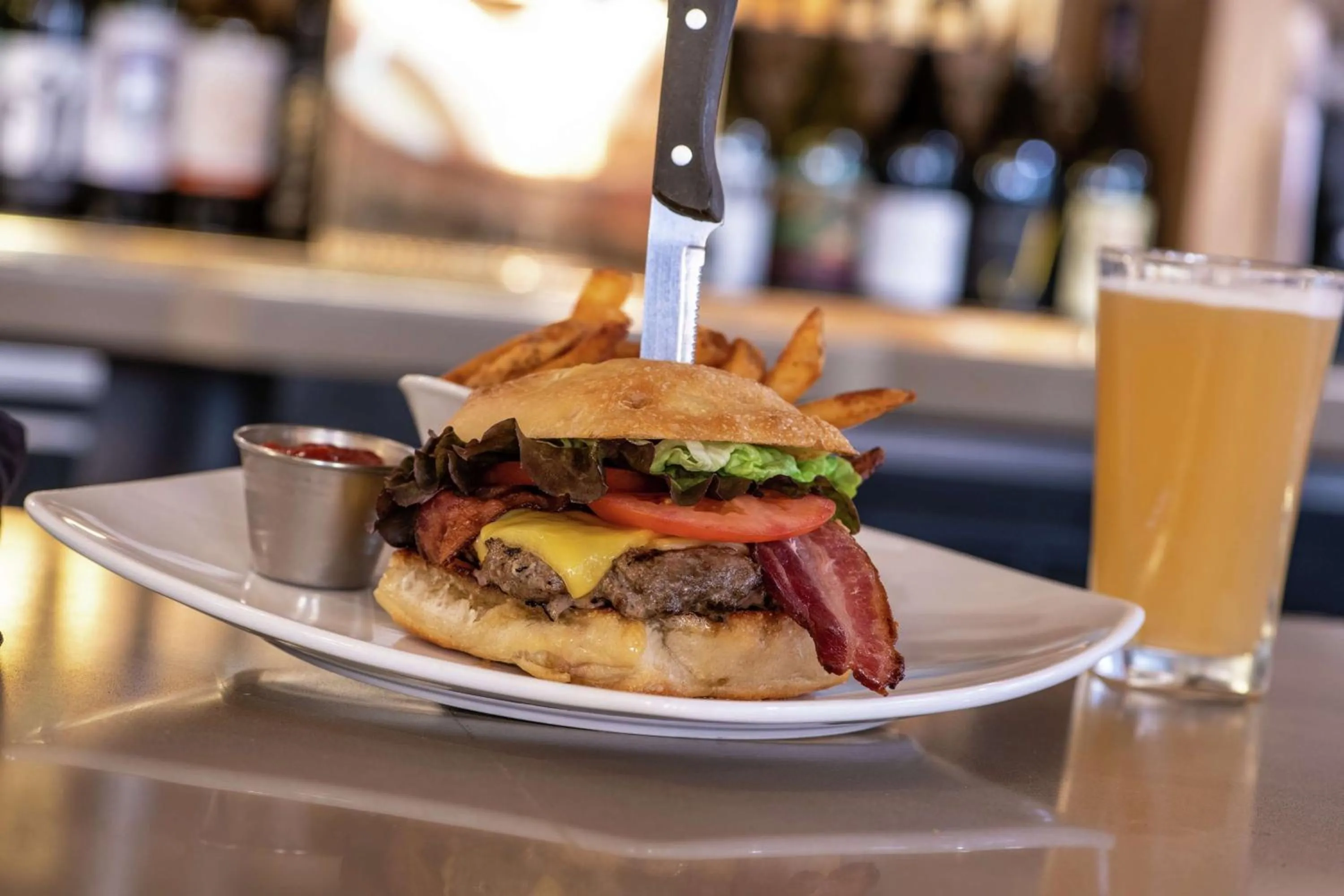 Dining area in DoubleTree by Hilton Portland