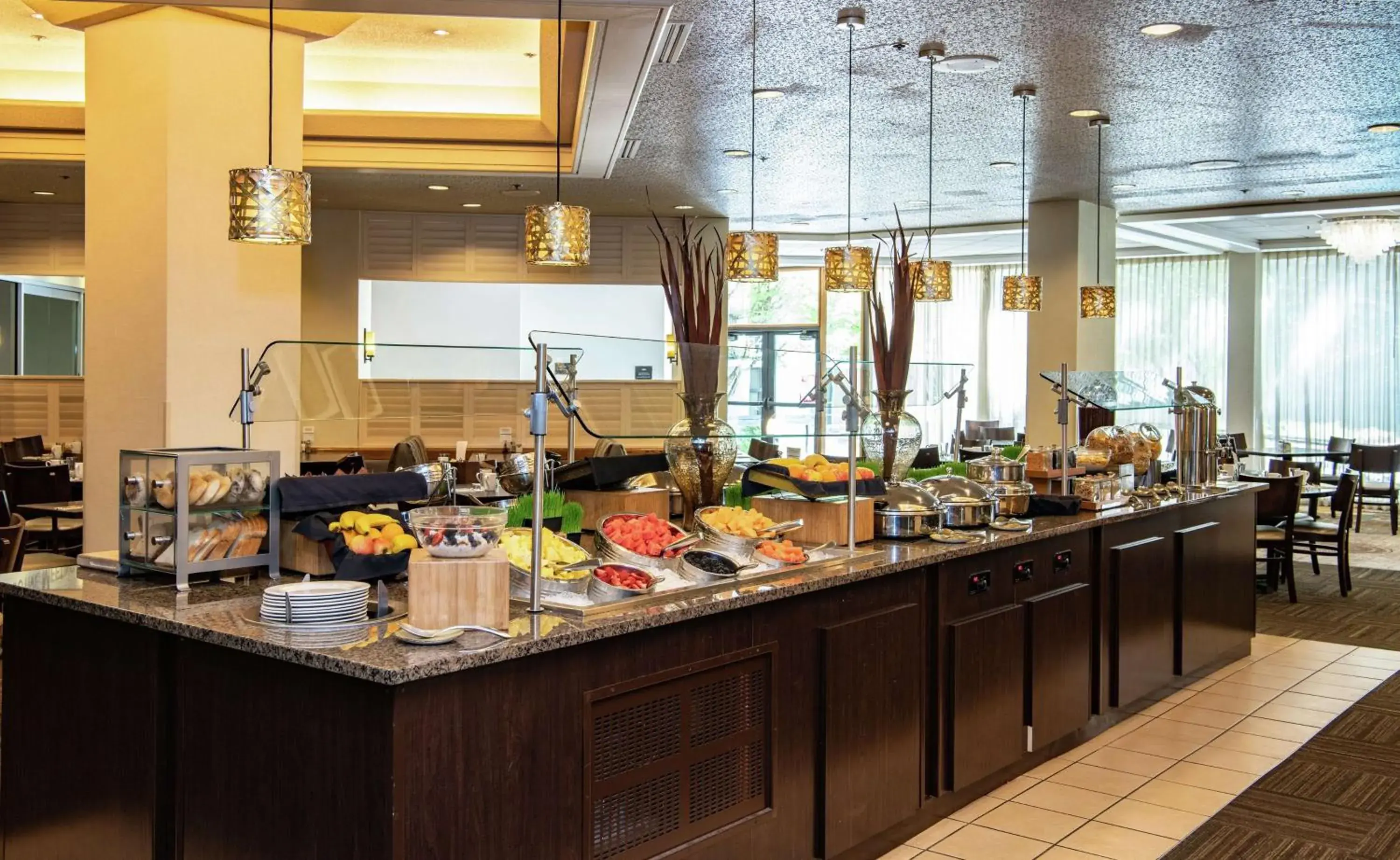 Dining area in DoubleTree by Hilton Portland Dining area in DoubleTree by Hilton Portland